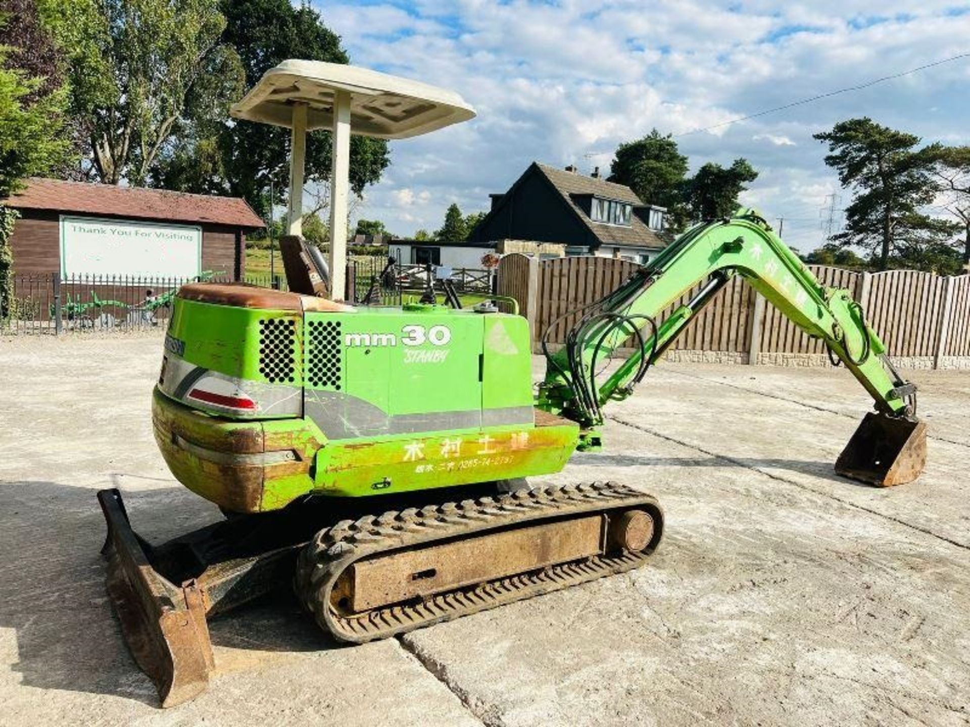 MITSUBISHI 30 TRACKED EXCAVATOR C/W RUBBER TRACKS , ROLE BAR AND CANOPY - Image 3 of 12