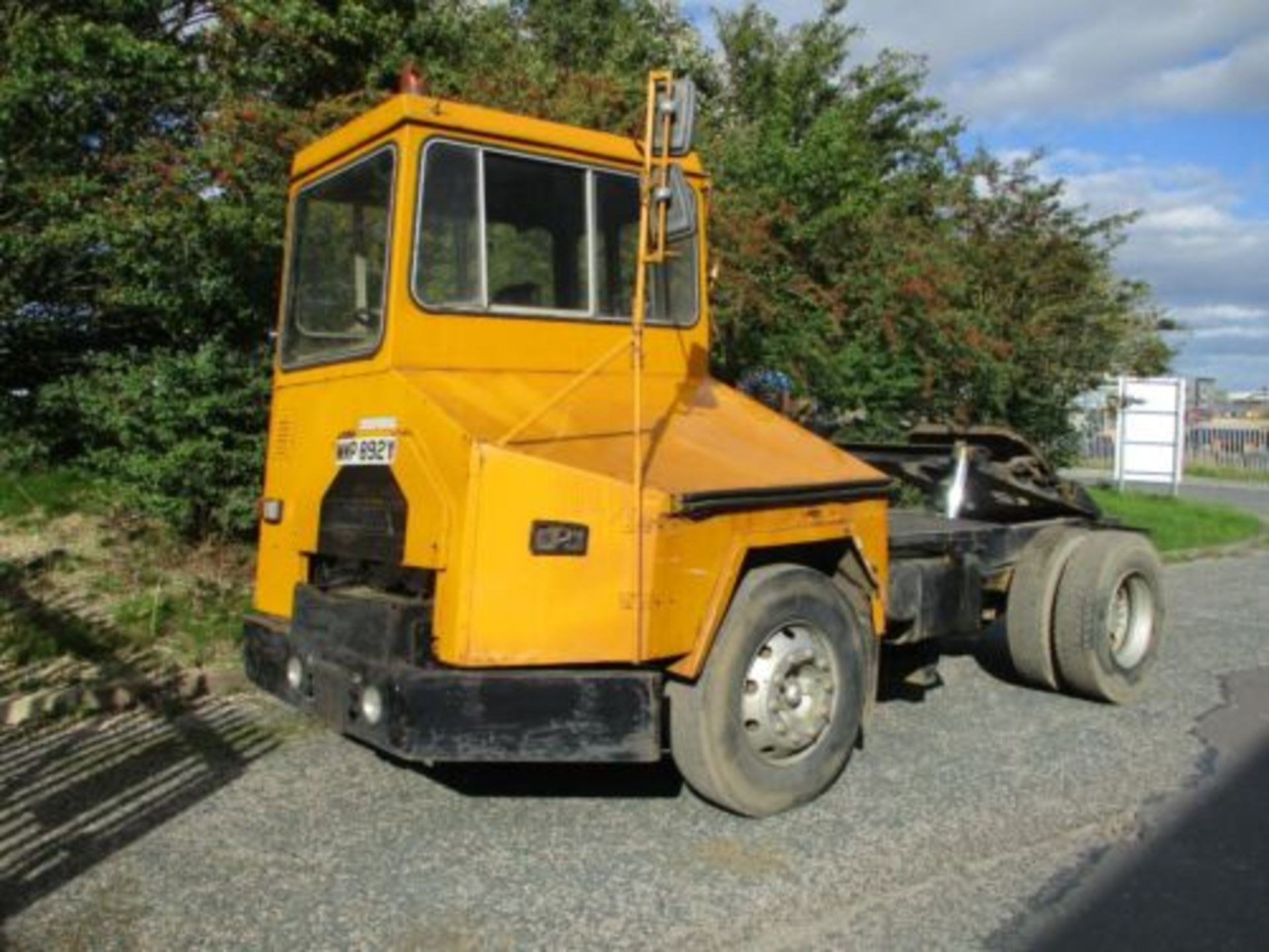 RELIANCE DOCK SPOTTER SHUNTER TOW TUG TRACTOR UNIT PERKINS V8 TERBERG DELIVERY - Image 4 of 11