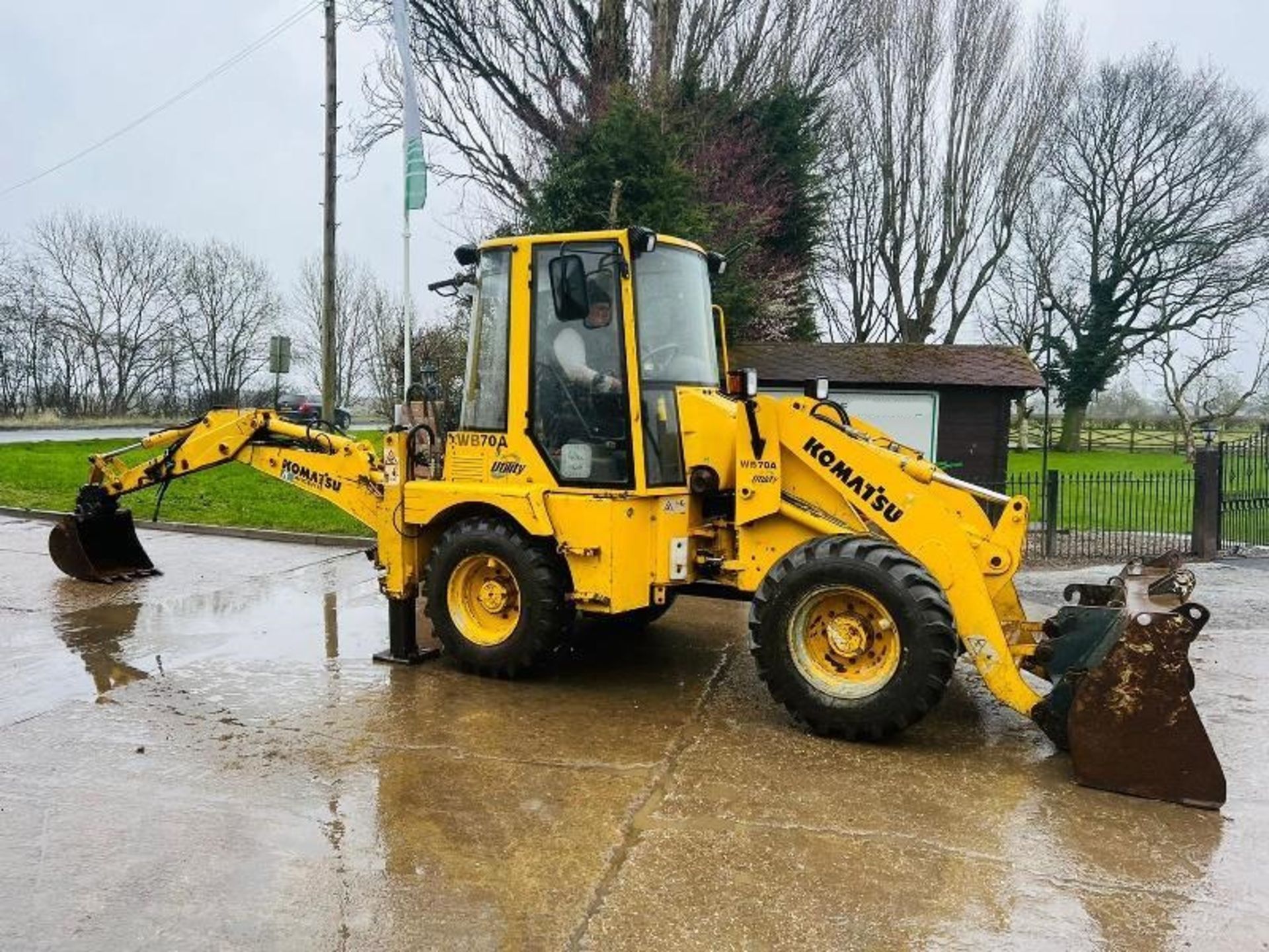 KOMATSU WB70A 4WD PIVOT STEER BACKHOE DIGGER C/W QUICK HITCH - Image 14 of 18