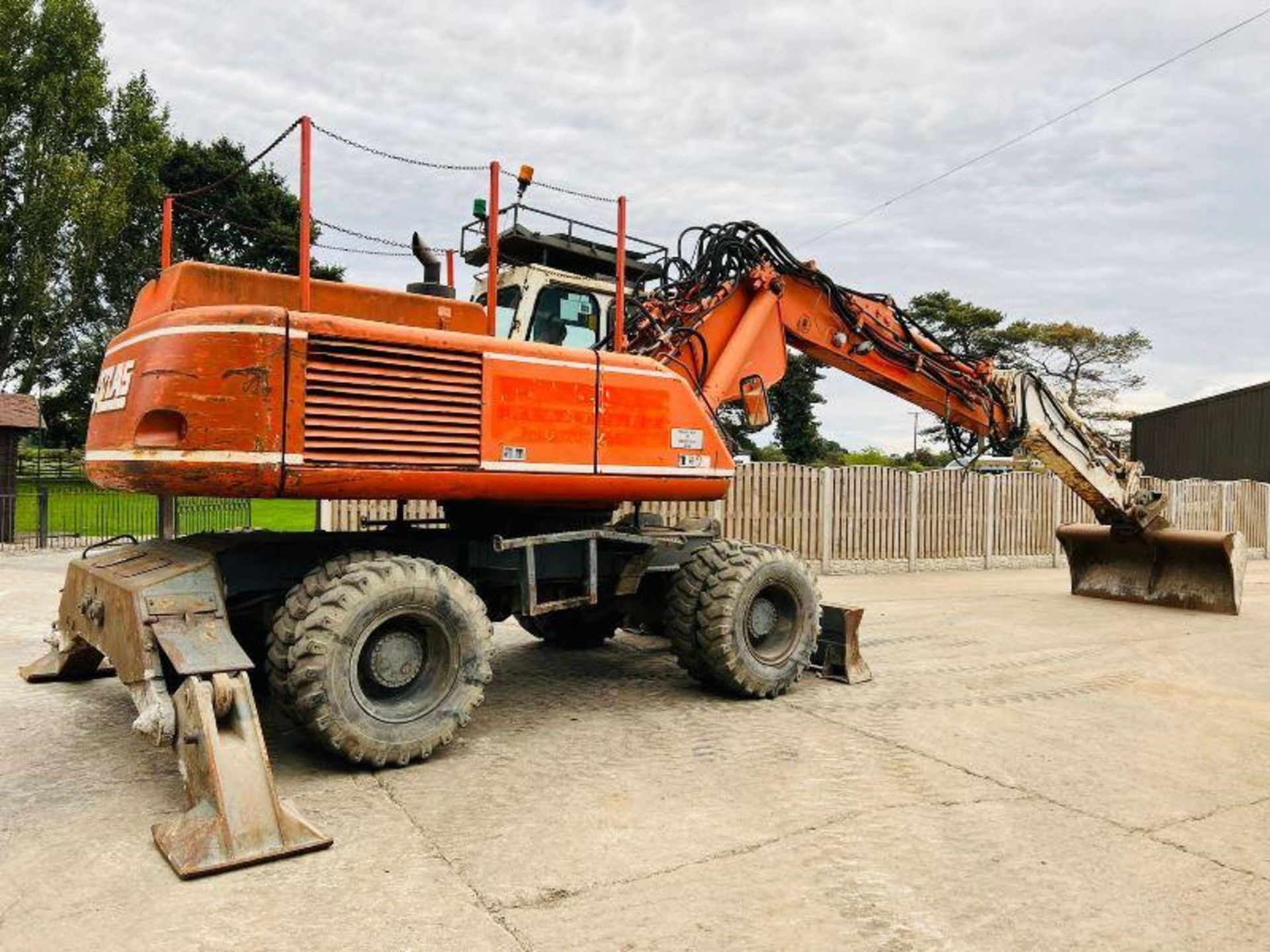 ATLAS 1704 4WD WHEELED EXCAVATOR C/W BLADE & QUICK HITCH - Image 15 of 20