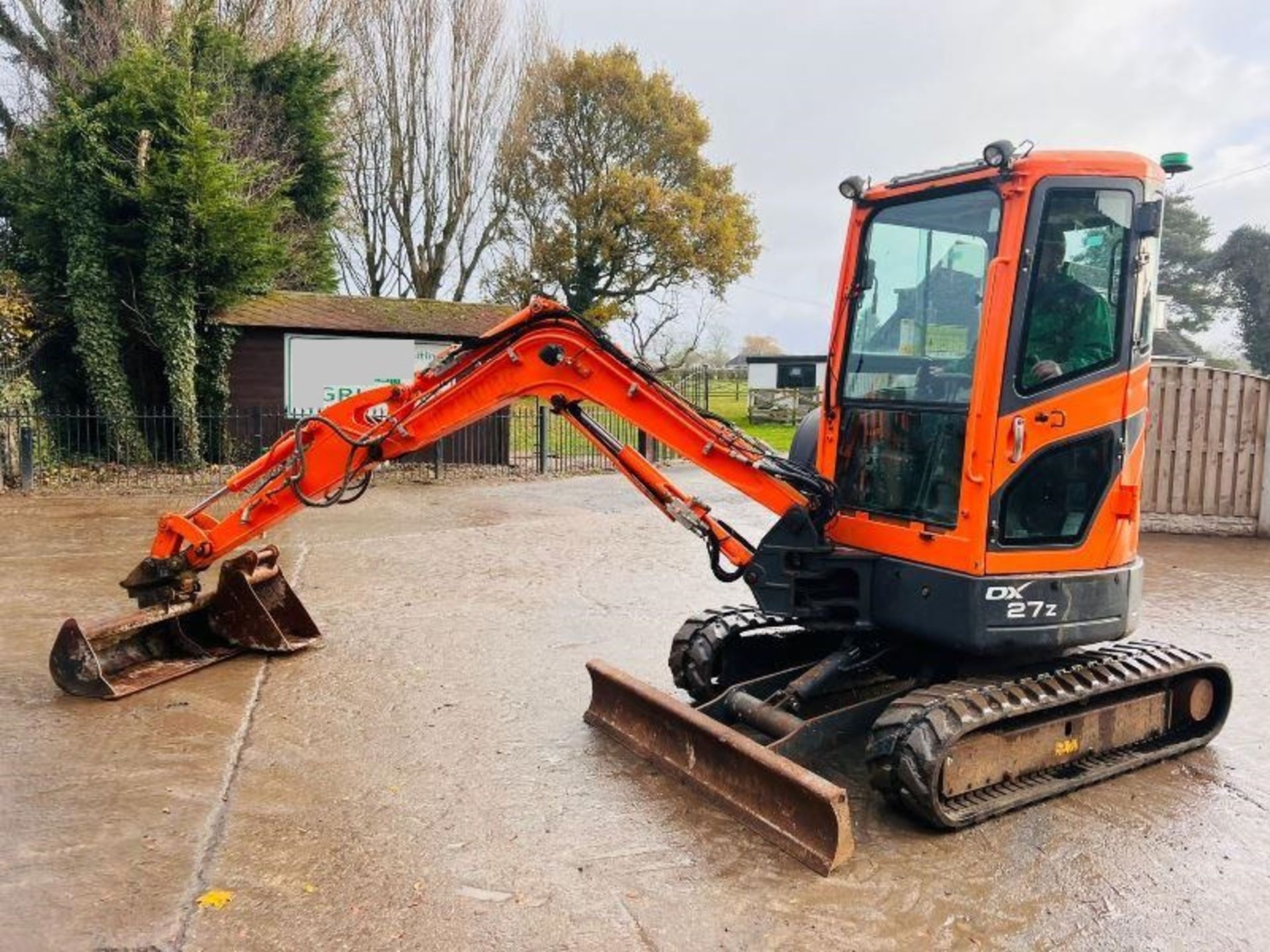 DOOSAN DX27Z TRACKED EXCAVATOR * ZERO SWING , YEAR 2016 * C/W QUICK HITCH - Image 2 of 16