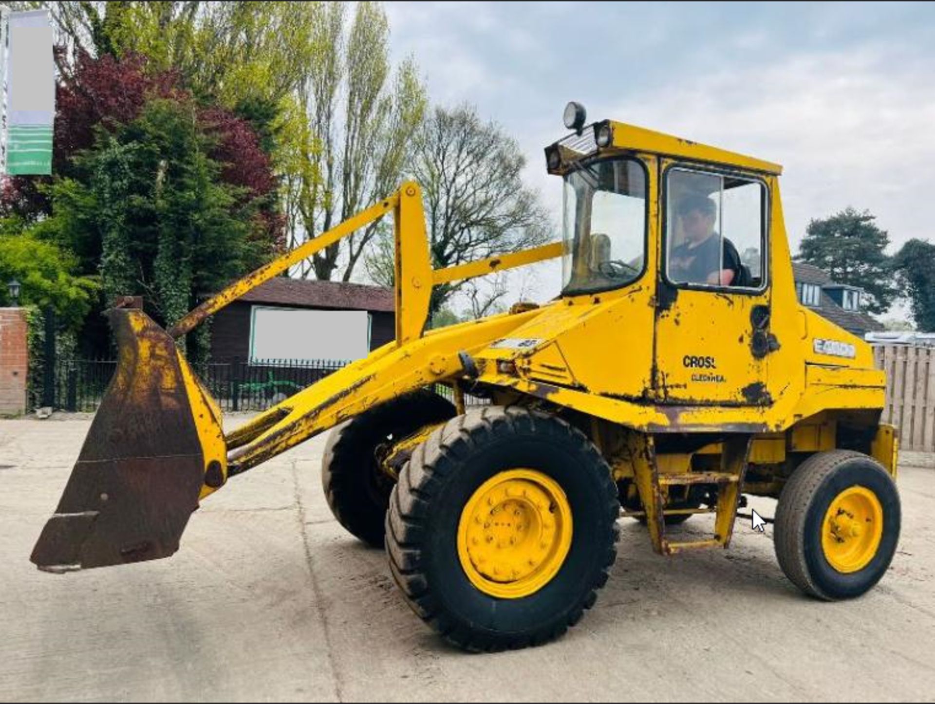 MUIR HILL F4000 LOADING SHOVEL C/W BUCKET