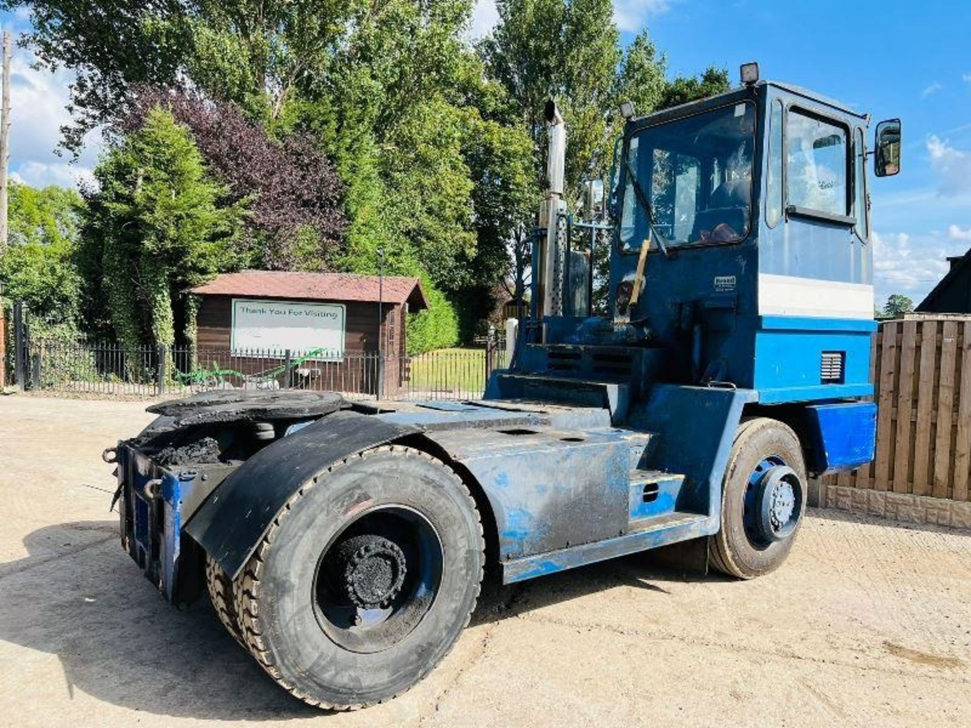 DOUGLAS 4WD TUG C/W HYDRAULIC FIFTH WHEEL - Image 6 of 15