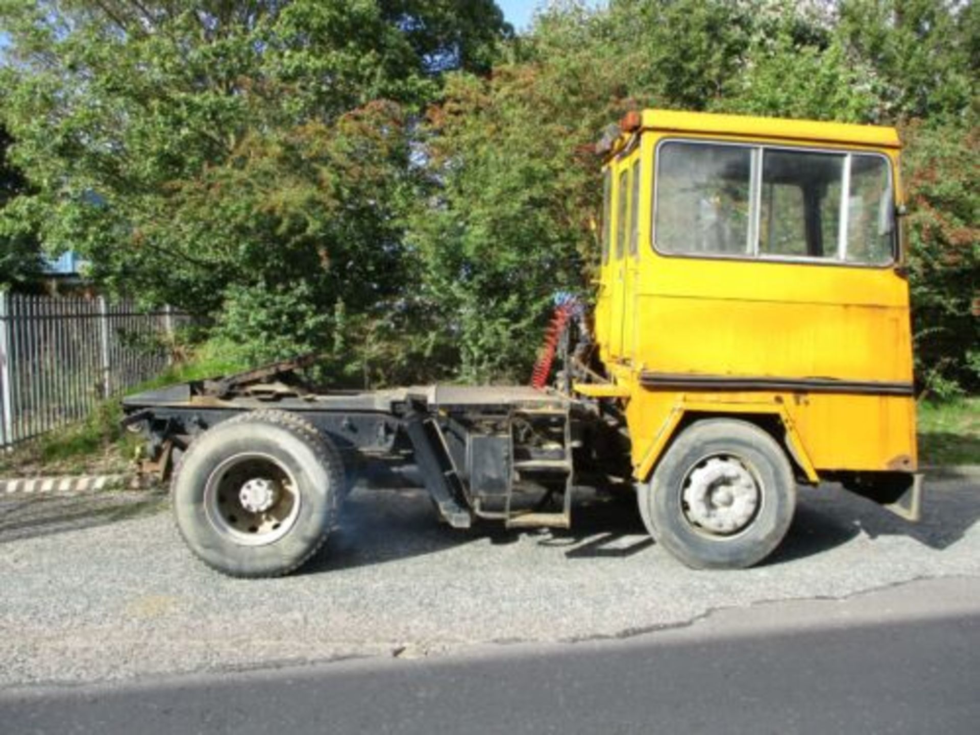 RELIANCE DOCK SPOTTER SHUNTER TOW TUG TRACTOR UNIT PERKINS V8 TERBERG DELIVERY - Image 11 of 11