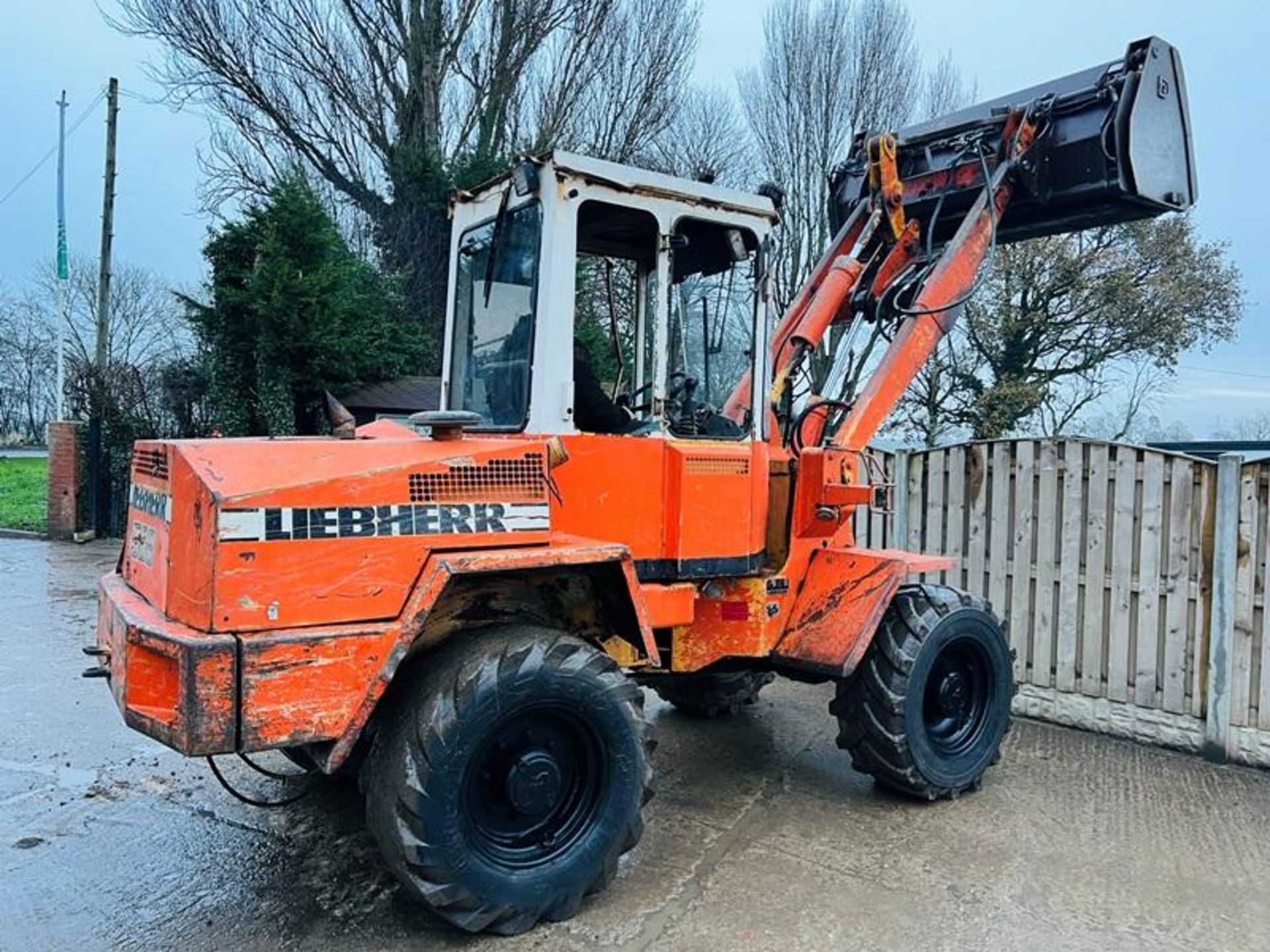 LIEBHERR L508 4WD LOADING SHOVEL C/W TOE TIP BUCKET - Bild 7 aus 10