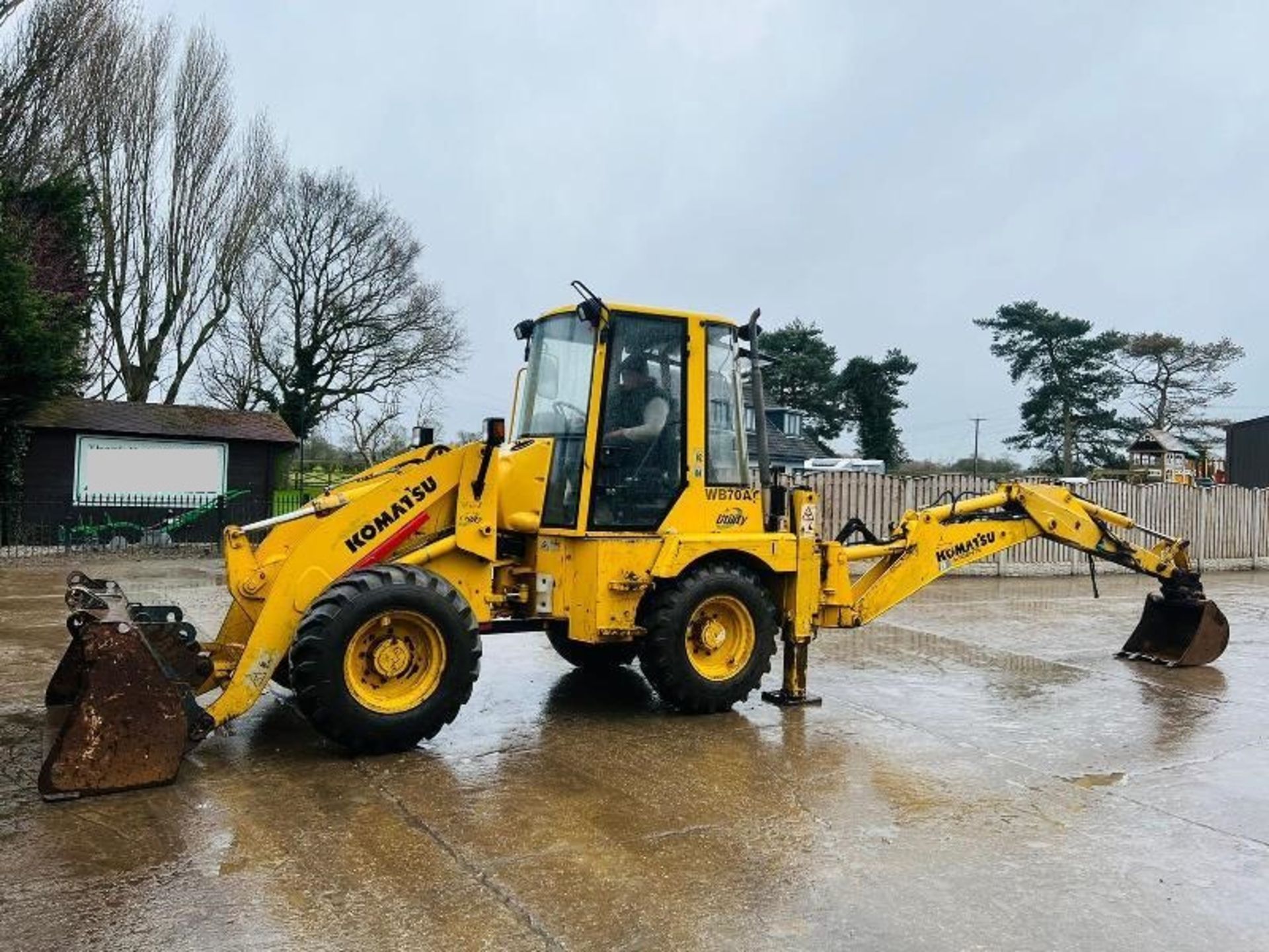 KOMATSU WB70A 4WD PIVOT STEER BACKHOE DIGGER C/W QUICK HITCH - Image 15 of 18