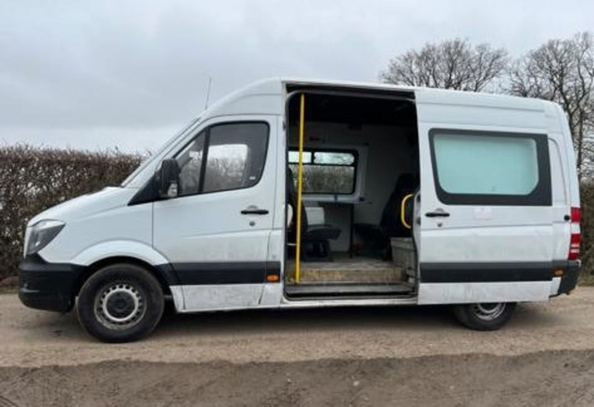 2015 MERCEDES SPRINTER WELFARE VAN - POTENTIAL CAMPER CONVERSION -177K FULL SERVICE HISTORY - 2 KEY. - Image 4 of 12