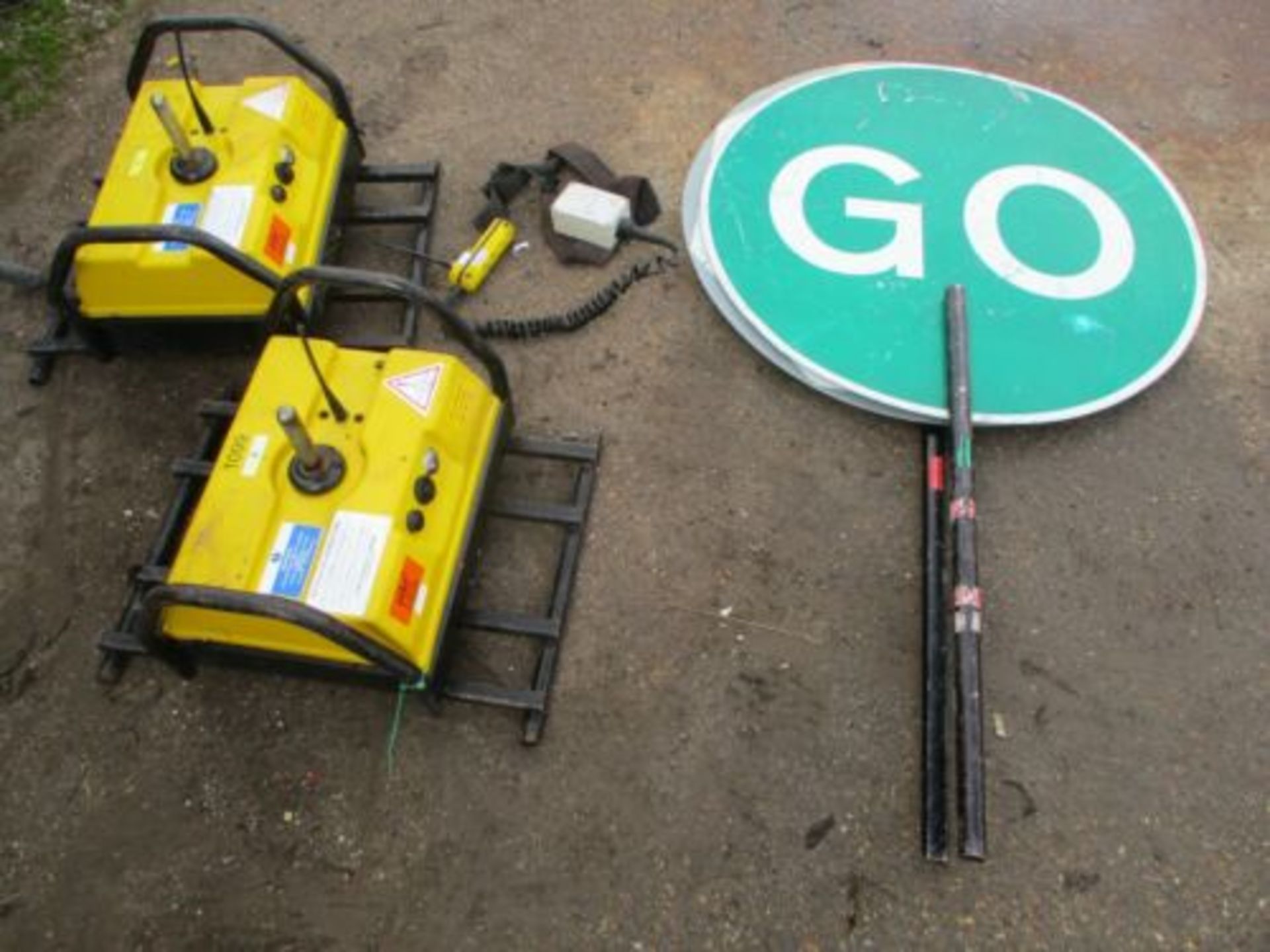 PIKE ROBOSIGN STOP GO BOARDS TRAFFIC LIGHTS SIGN LIGHT BATTERY 2 WAY DELIVERY - Image 4 of 4