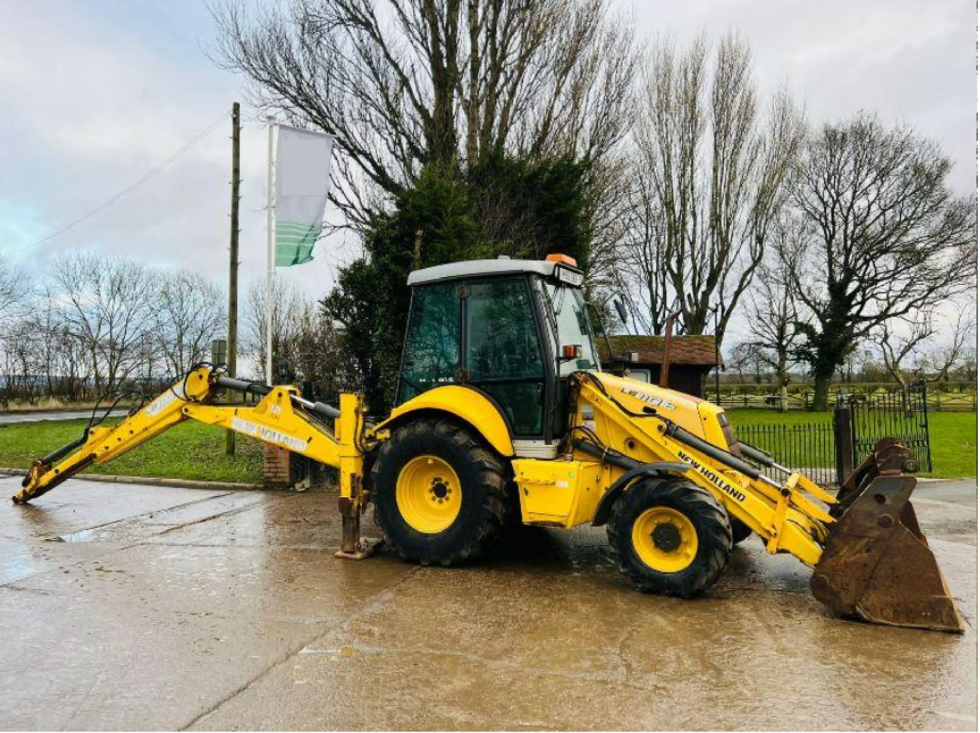 NEW HOLLAND LB110B-4PT 4WD BACKHOE DIGGER C/W ROBO CONTROLS