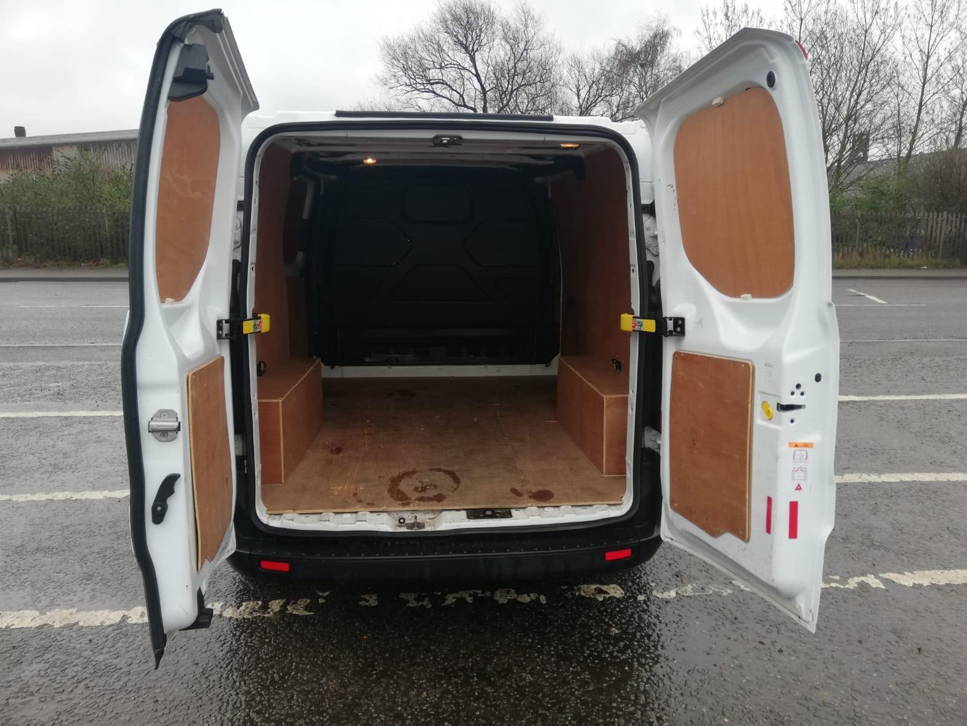 2018 18 FORD TRANSIT CUSTOM PANEL VAN - 140K MILES - EURO 6 - NEWER SHAPE - PLY LINED - FP18 CFL. - Image 9 of 9