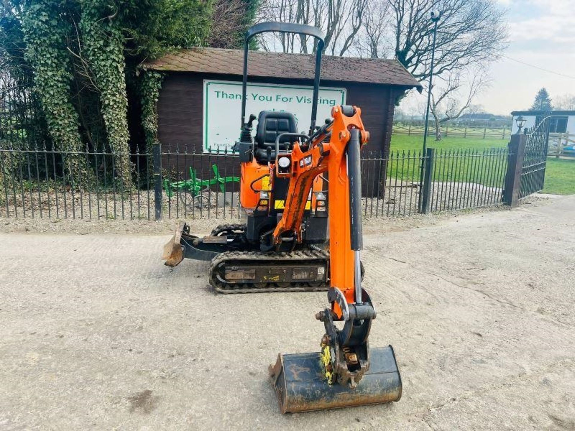 DOOSAN DX10Z EXCAVATOR *YEAR 2019 ,810 HOURS* C/W EXPANDING TRACKS - Image 2 of 10