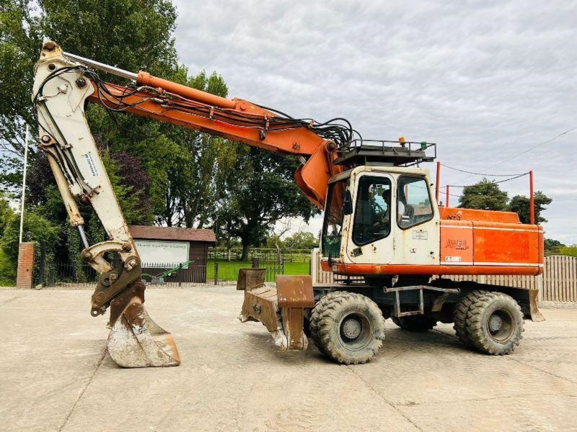 ATLAS 1704 4WD WHEELED EXCAVATOR C/W BLADE & QUICK HITCH - Image 3 of 20