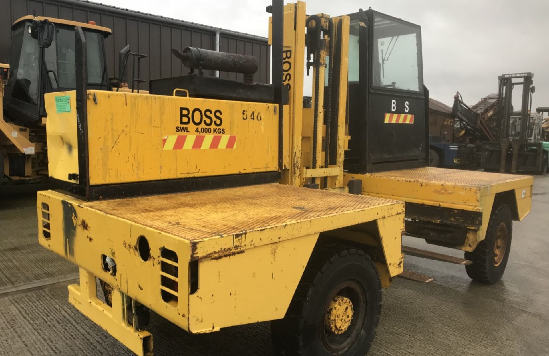 BOSS 546 DIESEL SIDE LOADER FORKLIFT - Image 4 of 10