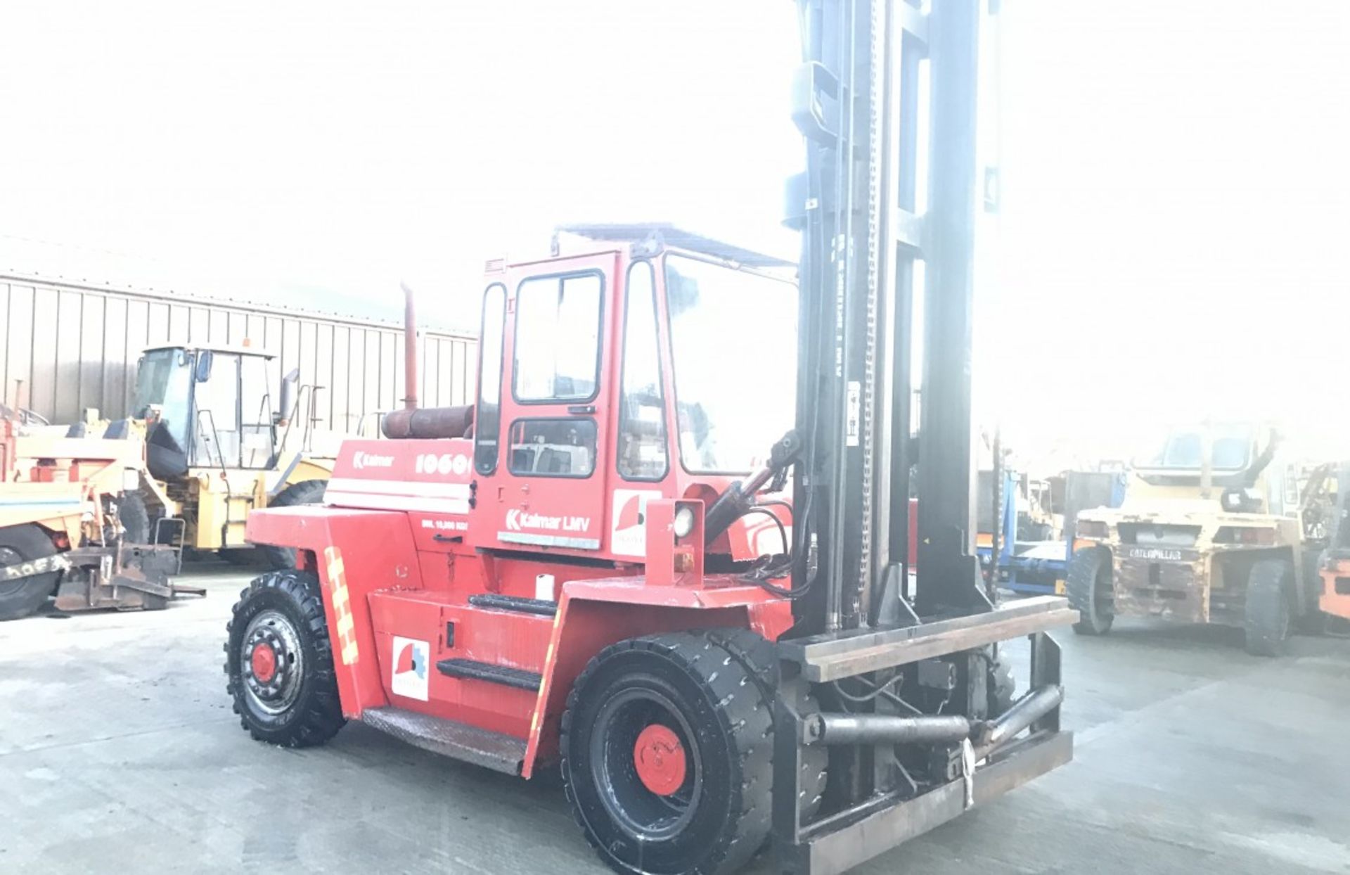 KALMAR 10600 DIESEL FORKLIFT 10 TON (8FT FORKS INCLUDED) - Image 5 of 7