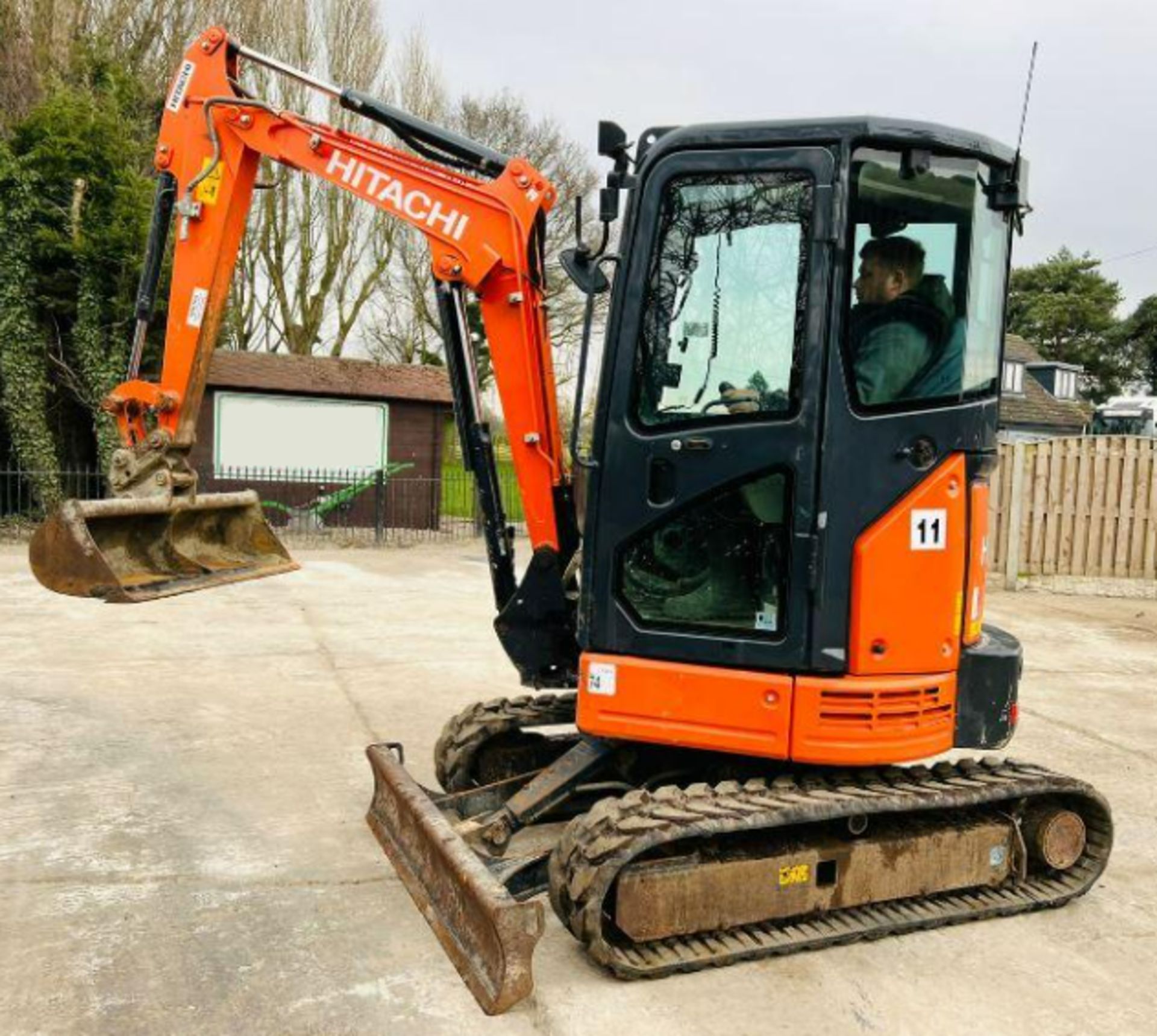 HITACHI ZAXIS ZX26U-6A * YEAR 2017 , 2524 HOURS * C/W RUBBER TRACKS - Image 6 of 13