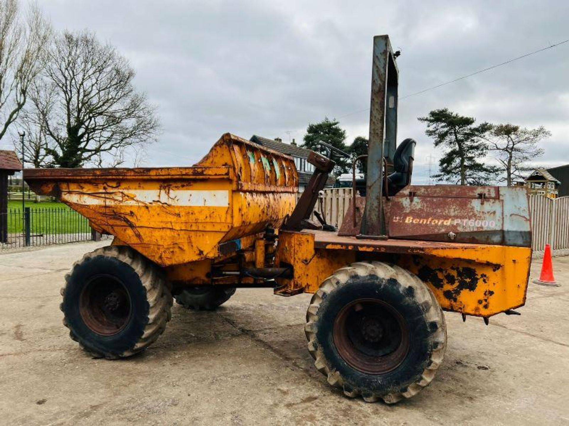 BENFORD 6000 4WD DUMPER C/W ROLE BAR & PERKINS ENGINE