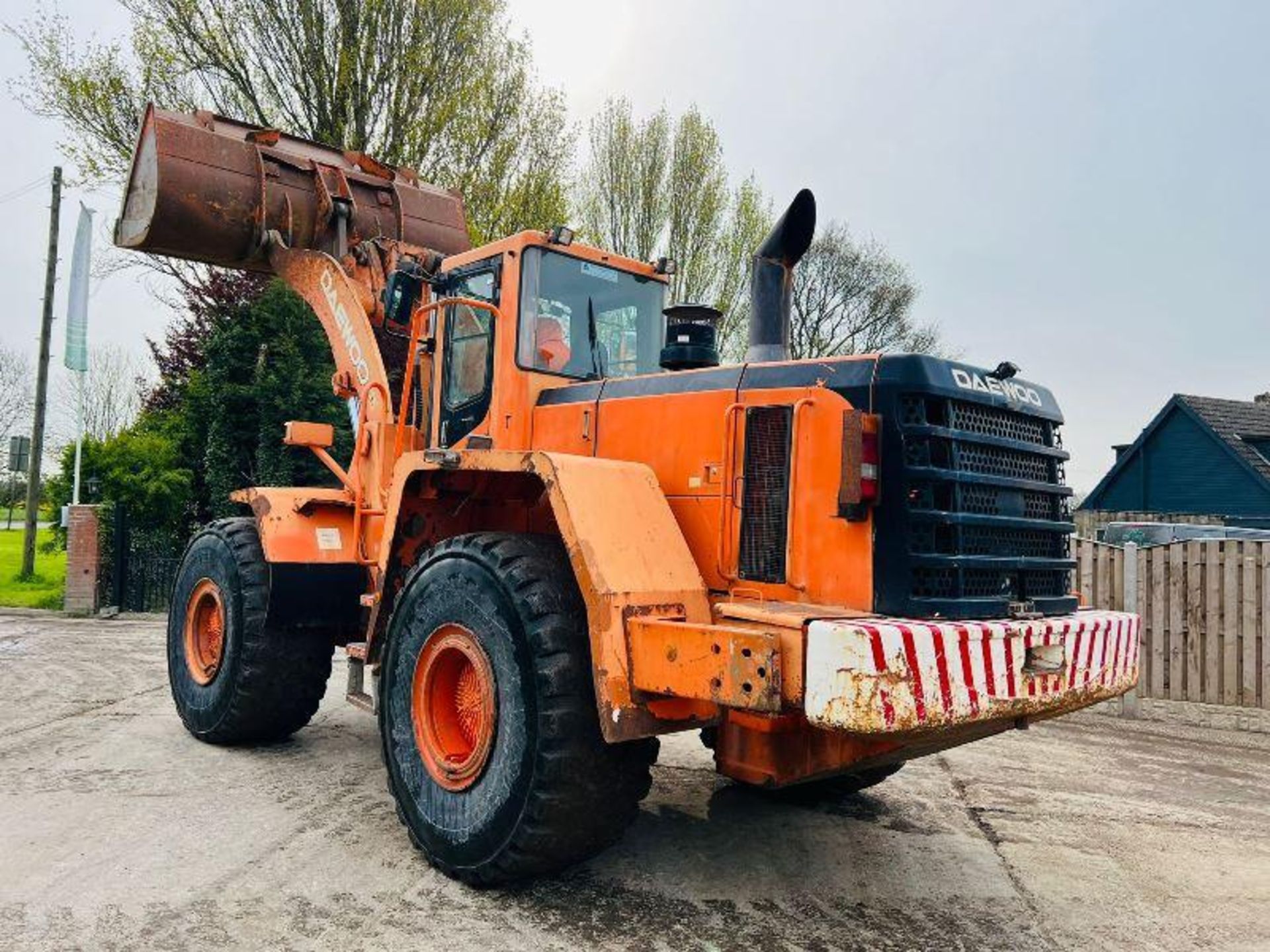 DAEWOO MEGA400-V 4WD LOADING SHOVEL C/W REVERSE CAMERA - Bild 3 aus 17