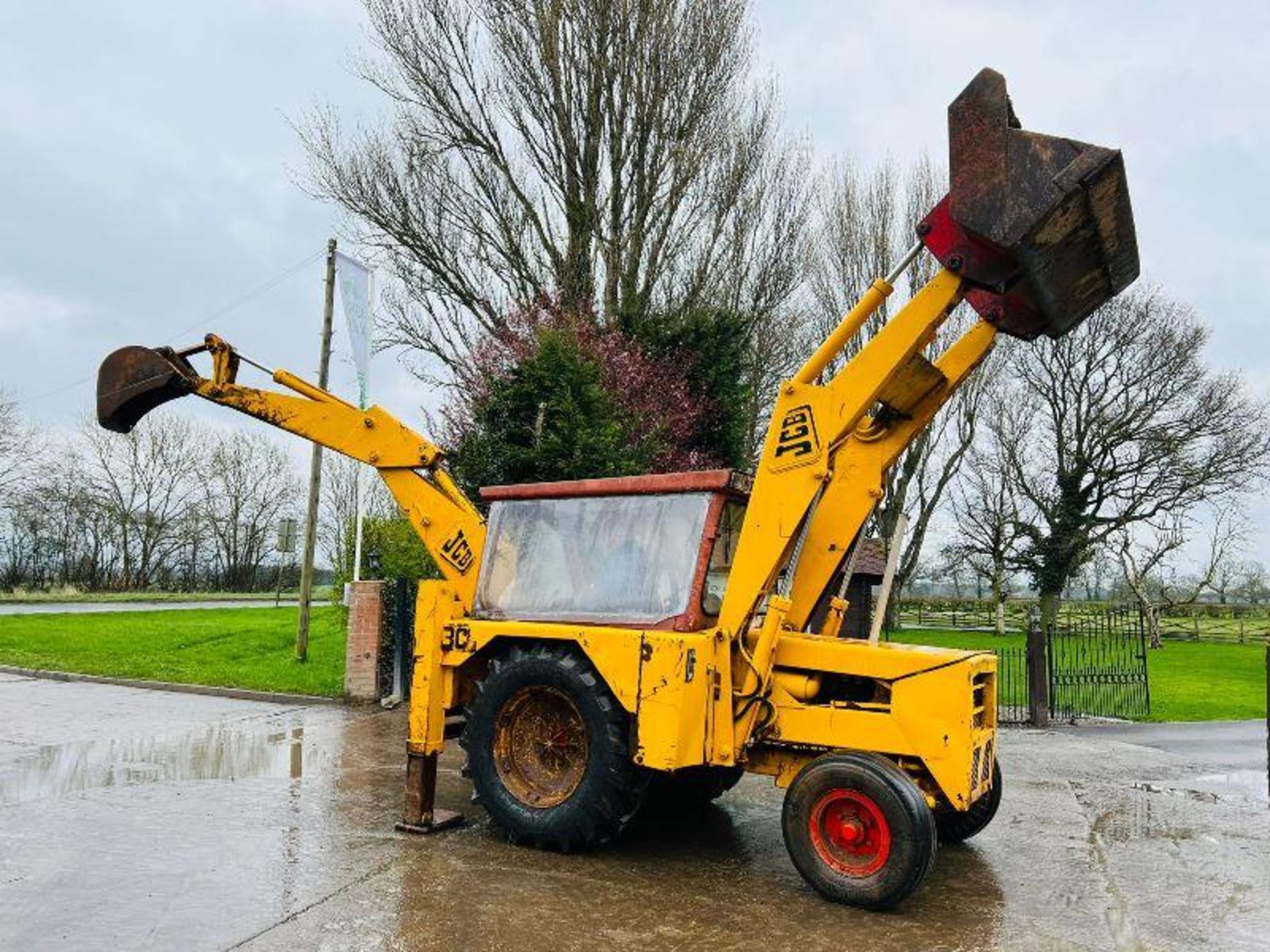 JCB 3C BACKHOE DIGGER C/W FULLY GLAZED CABIN - Image 10 of 15