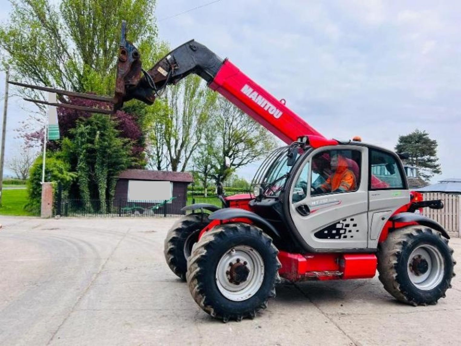 MANITOU MT835 EASY TURB0 4WD TELEHANDLER *YEAR 2019* C/W PALLET TINES