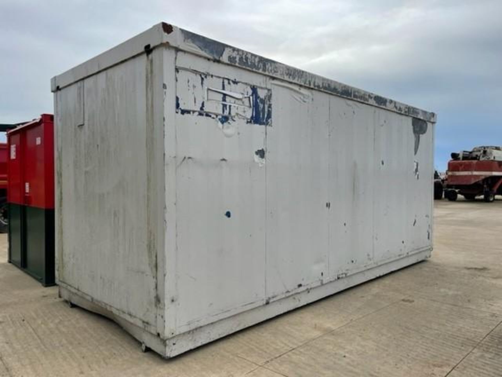 CABIN / CONTAINER 20' X 8' - Image 2 of 6