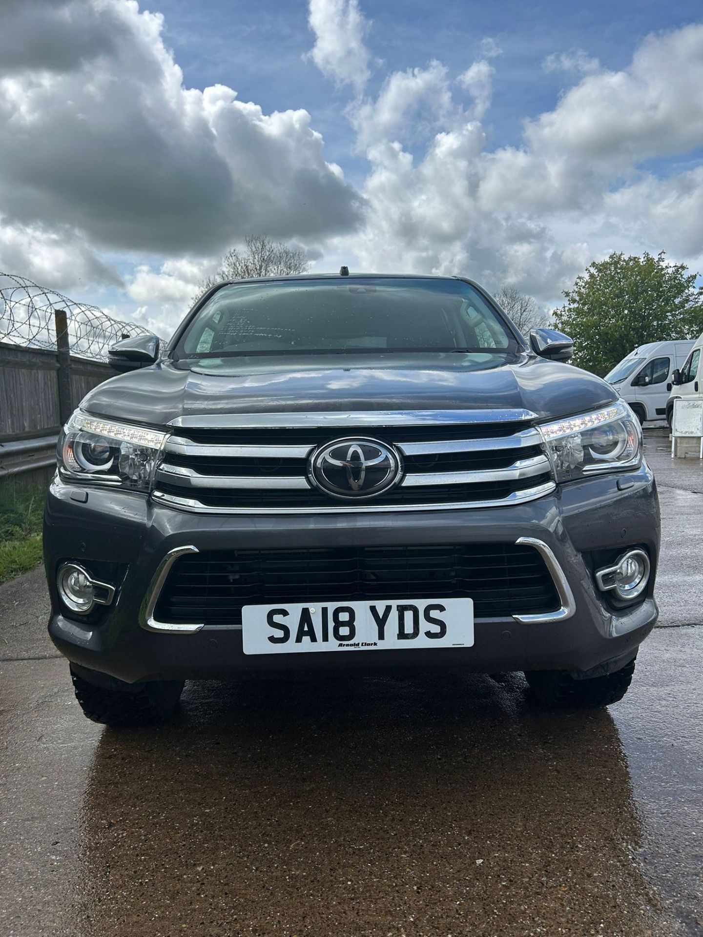 AUTOMATIC 2018 TOYOTA HILUX INVINCIBLE X WITH CANOPY - FULL LEATHER - NEW BF TYRES 7K MILES - Image 4 of 13
