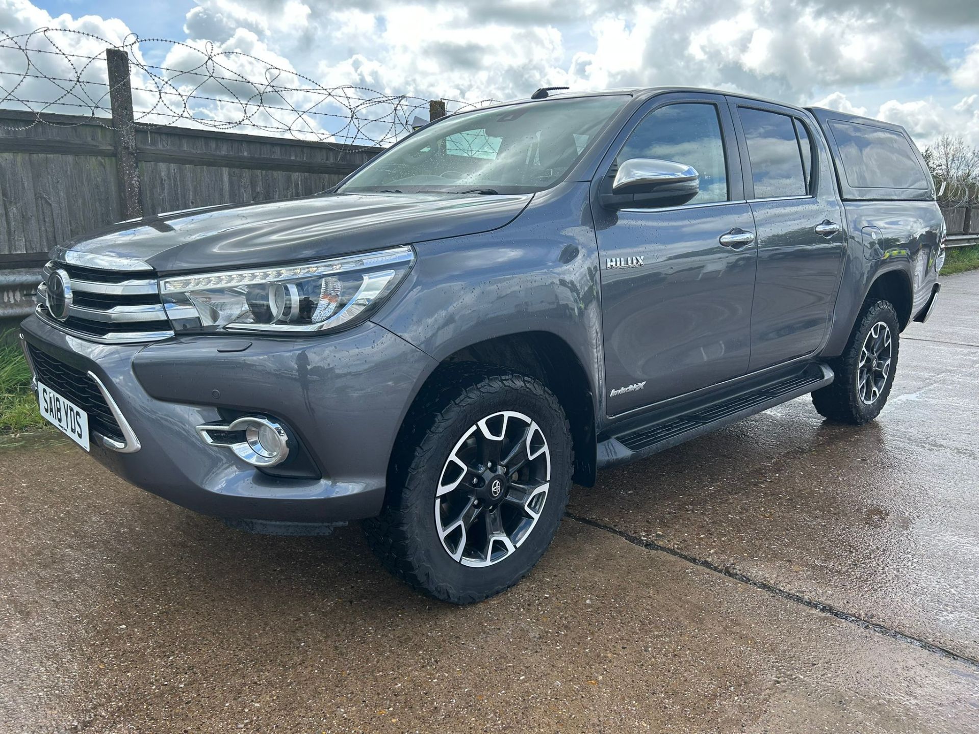 AUTOMATIC 2018 TOYOTA HILUX INVINCIBLE X WITH CANOPY - FULL LEATHER - NEW BF TYRES 7K MILES - Image 2 of 13