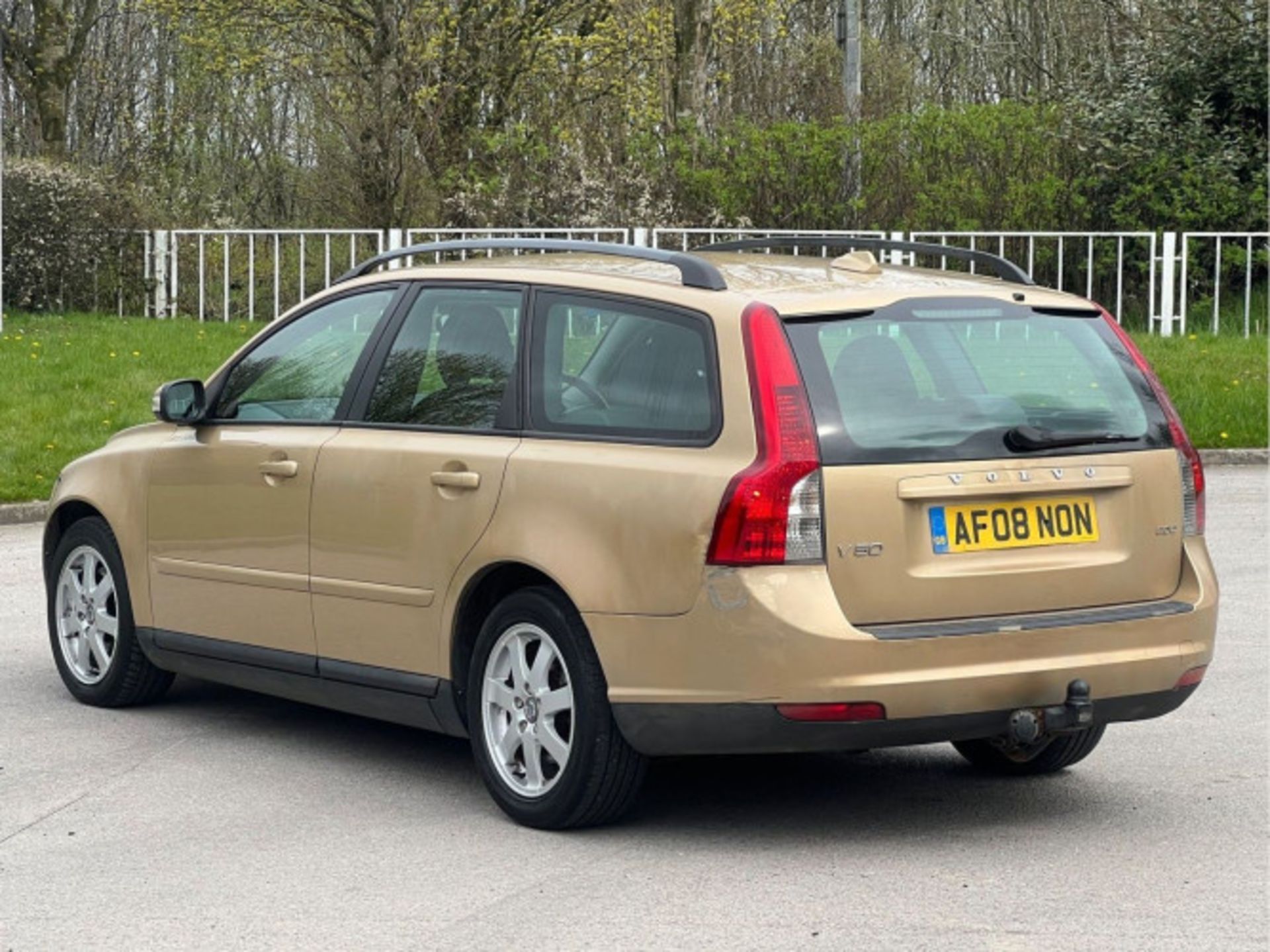 VOLVO V50 2.0D S 5DR (2008) - Image 6 of 65