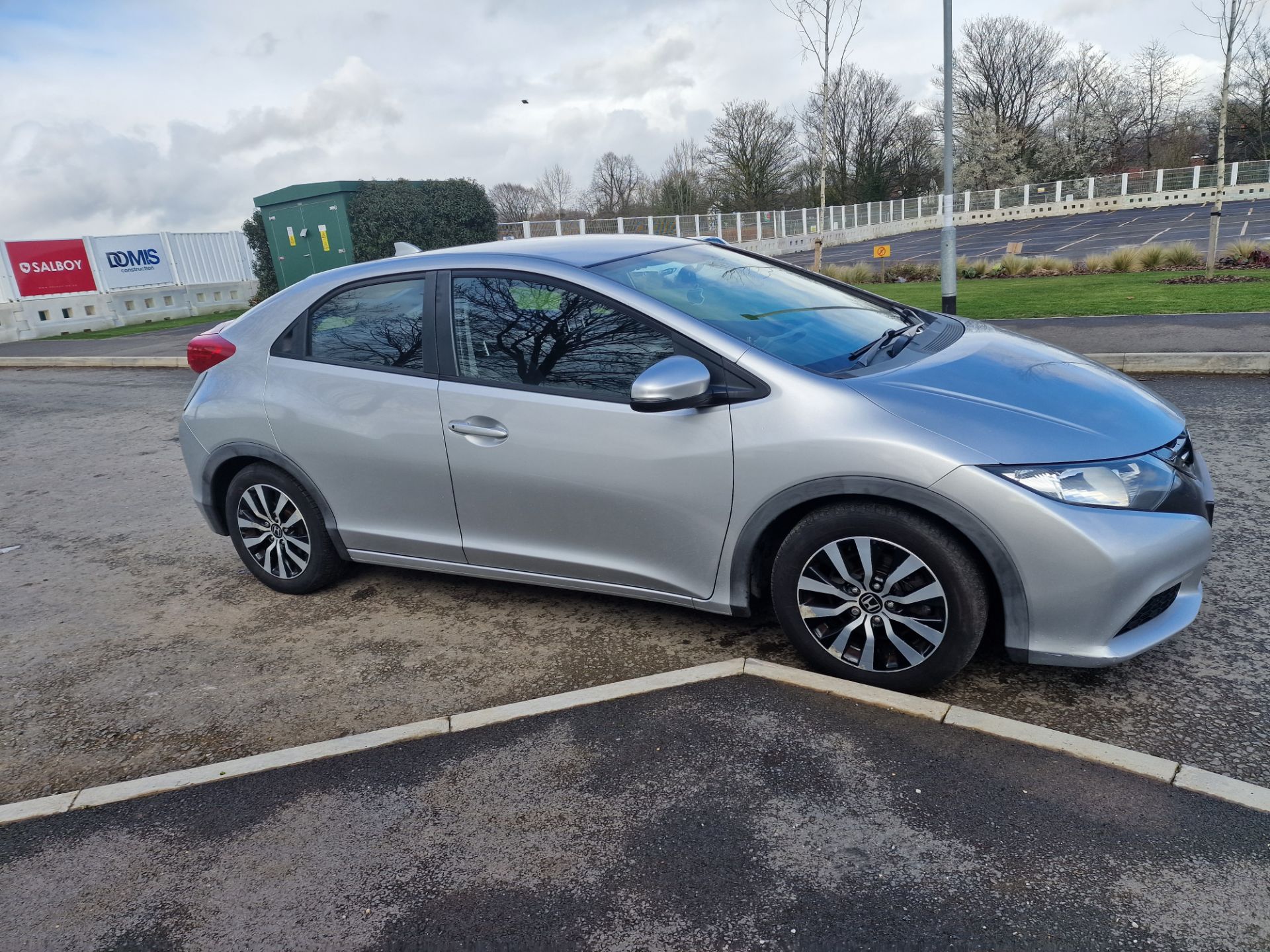 2014 HONDA CIVIC 1.6 DIESEL SILVER HATCHBACK - ELECTRIC WINDOWS - CRUISE CONTROL - Image 5 of 14