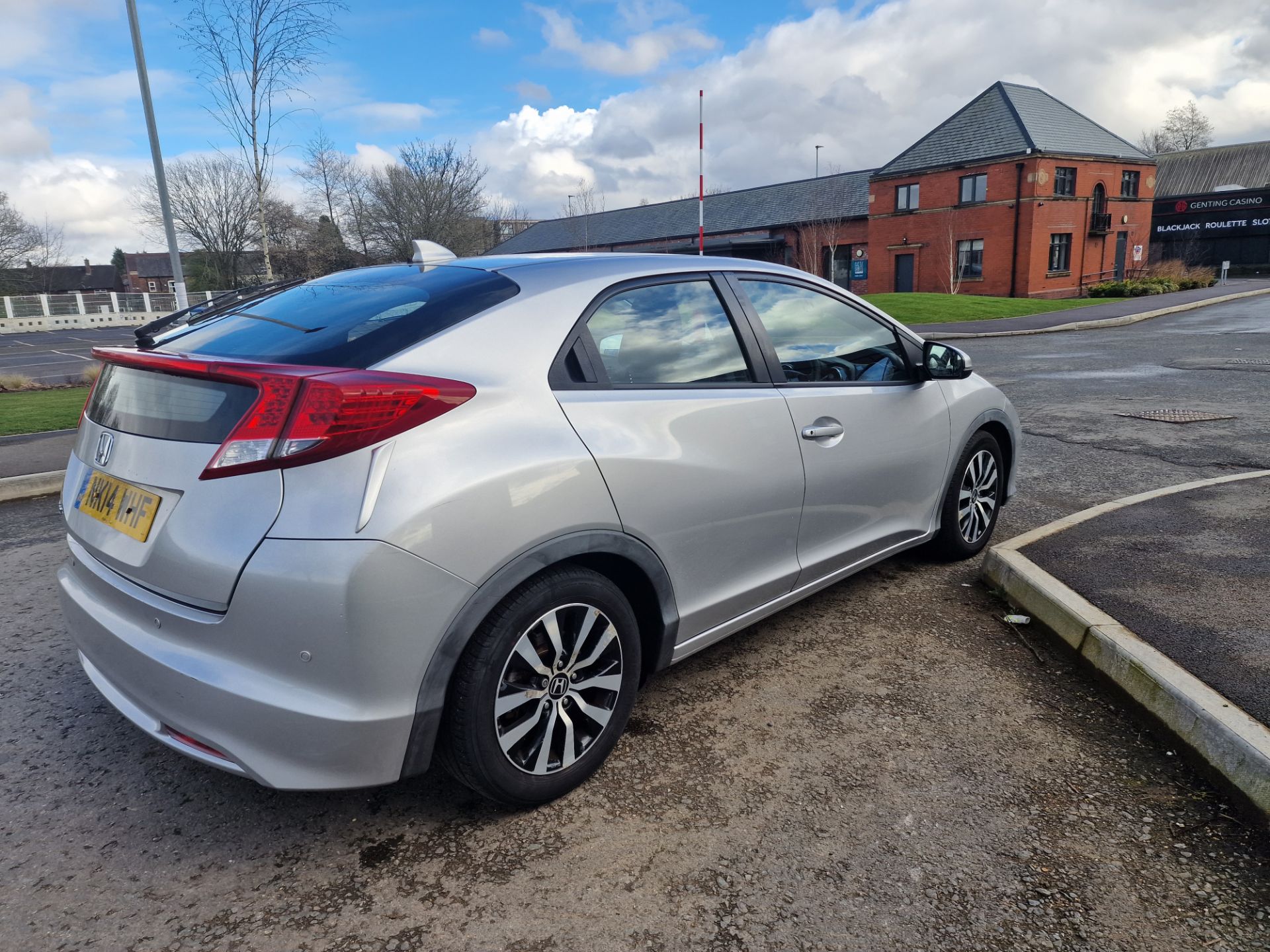 2014 HONDA CIVIC 1.6 DIESEL SILVER HATCHBACK - ELECTRIC WINDOWS - CRUISE CONTROL - Image 6 of 14