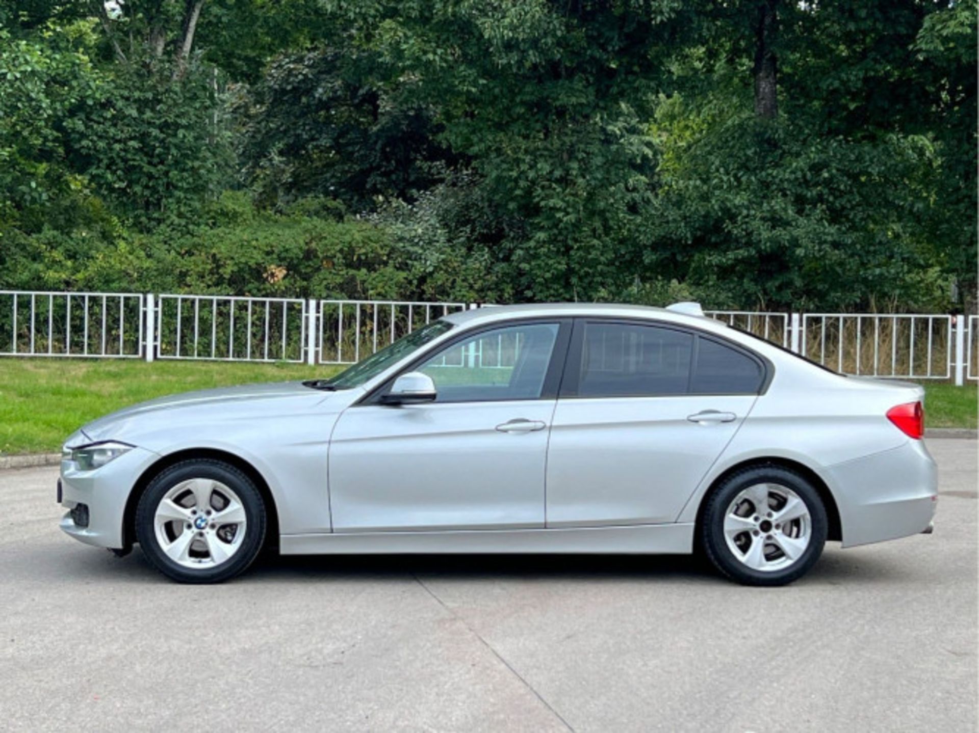 BMW 3 SERIES 2.0 320D ED EFFICIENTDYNAMICS AUTO EUR(O 5 (S/S) 4DR (2012) - Image 3 of 28