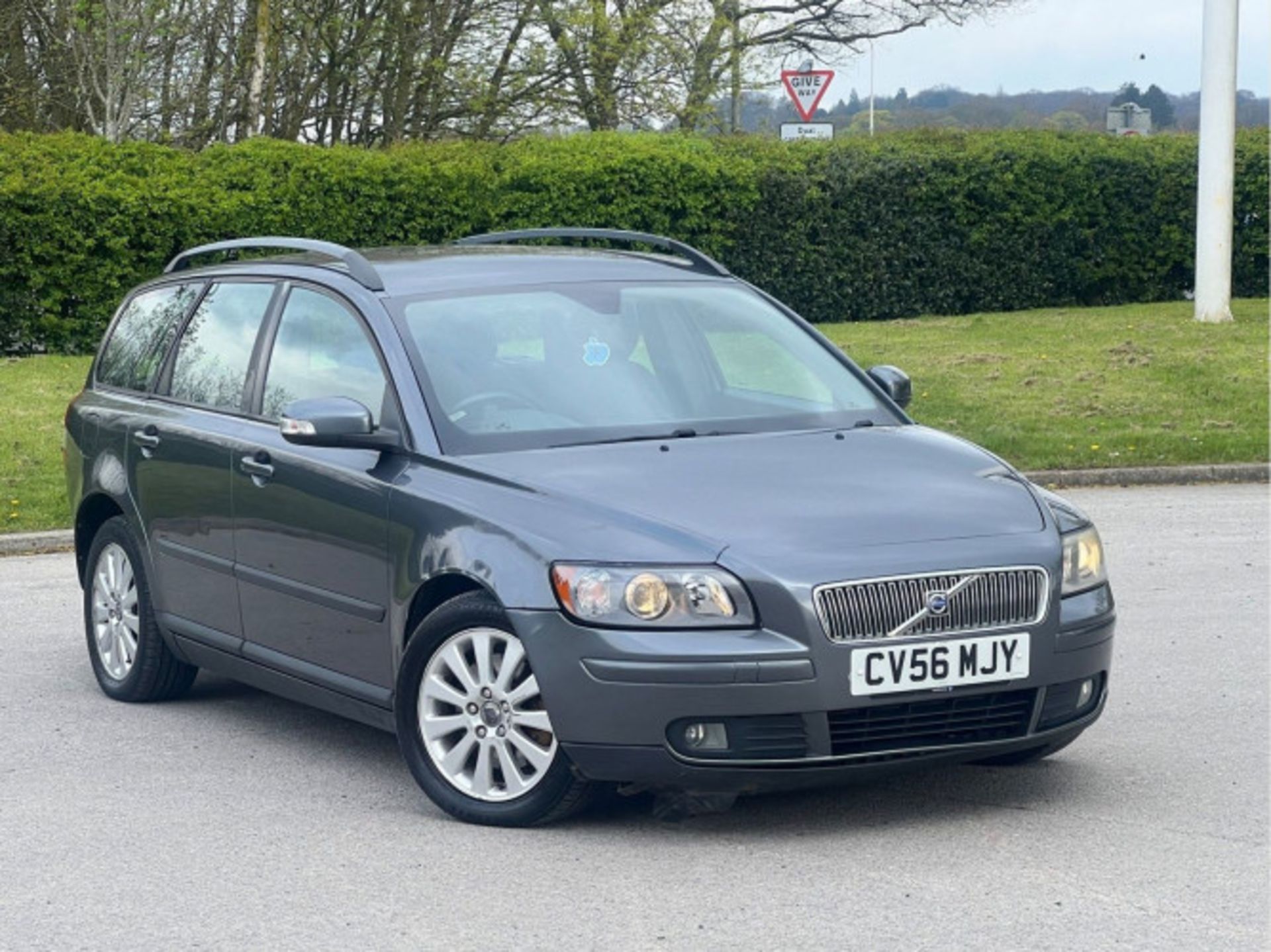 VOLVO V50 2.0D S 5DR GREY ESTATE - 2 KEYS