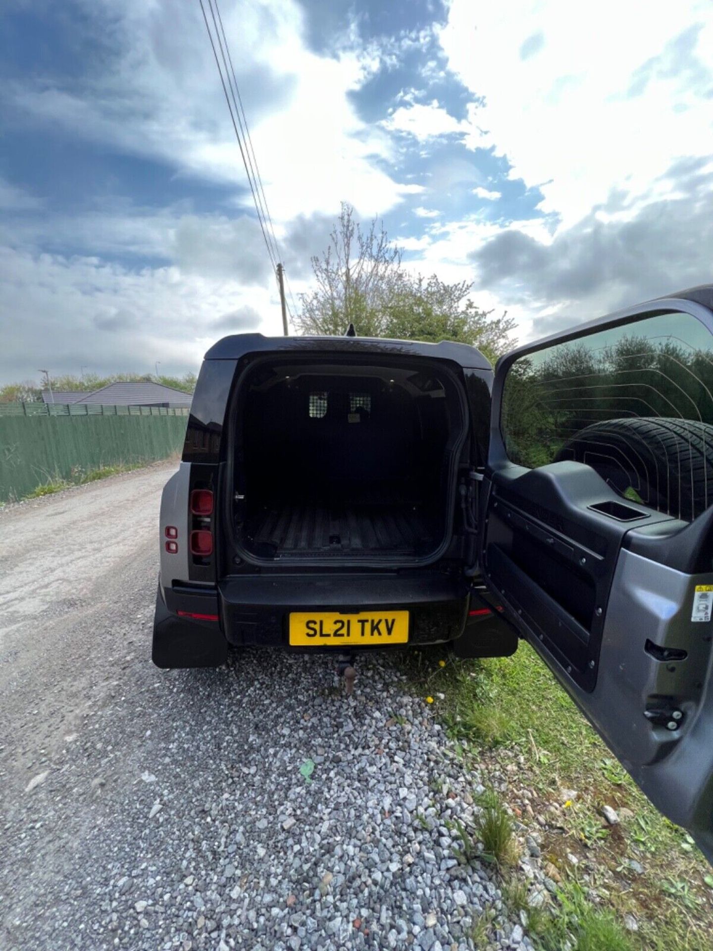 2021 LAND ROVER DEFENDER 110 COMMERCIAL D250 SE 3 SEATER. - Image 10 of 15