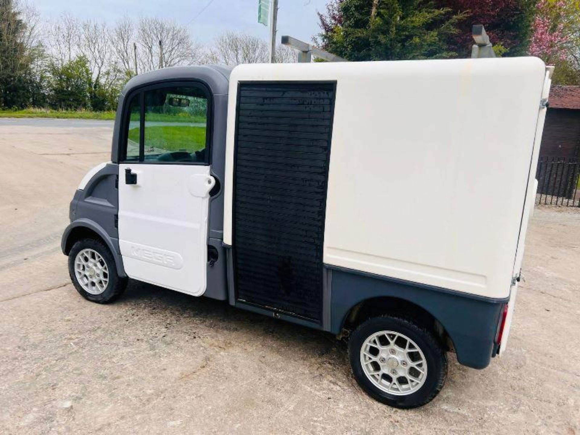 AIXAM MEGA ELECTRIC UTLITY VEHICLE * ROAD REGISTERED , YEAR 2011 *NON-RUNNER* - Image 10 of 20