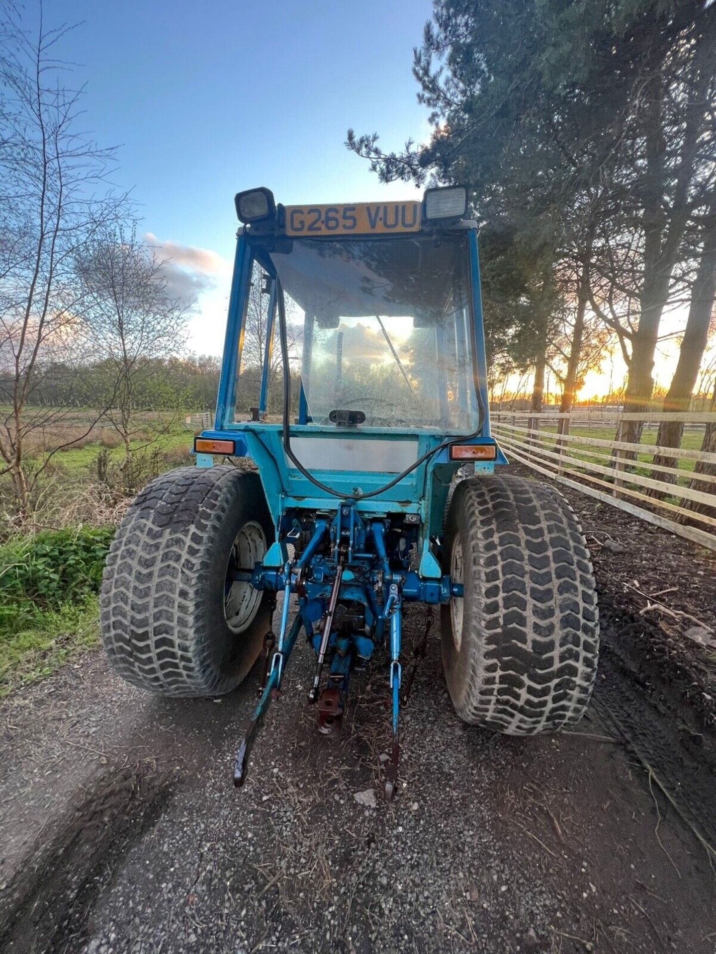 FORD TRACTOR 1920 COMPACT TRACTOR 4X4 4WD CABBED UTILITY GARDEN TURF TYRES - Image 10 of 13