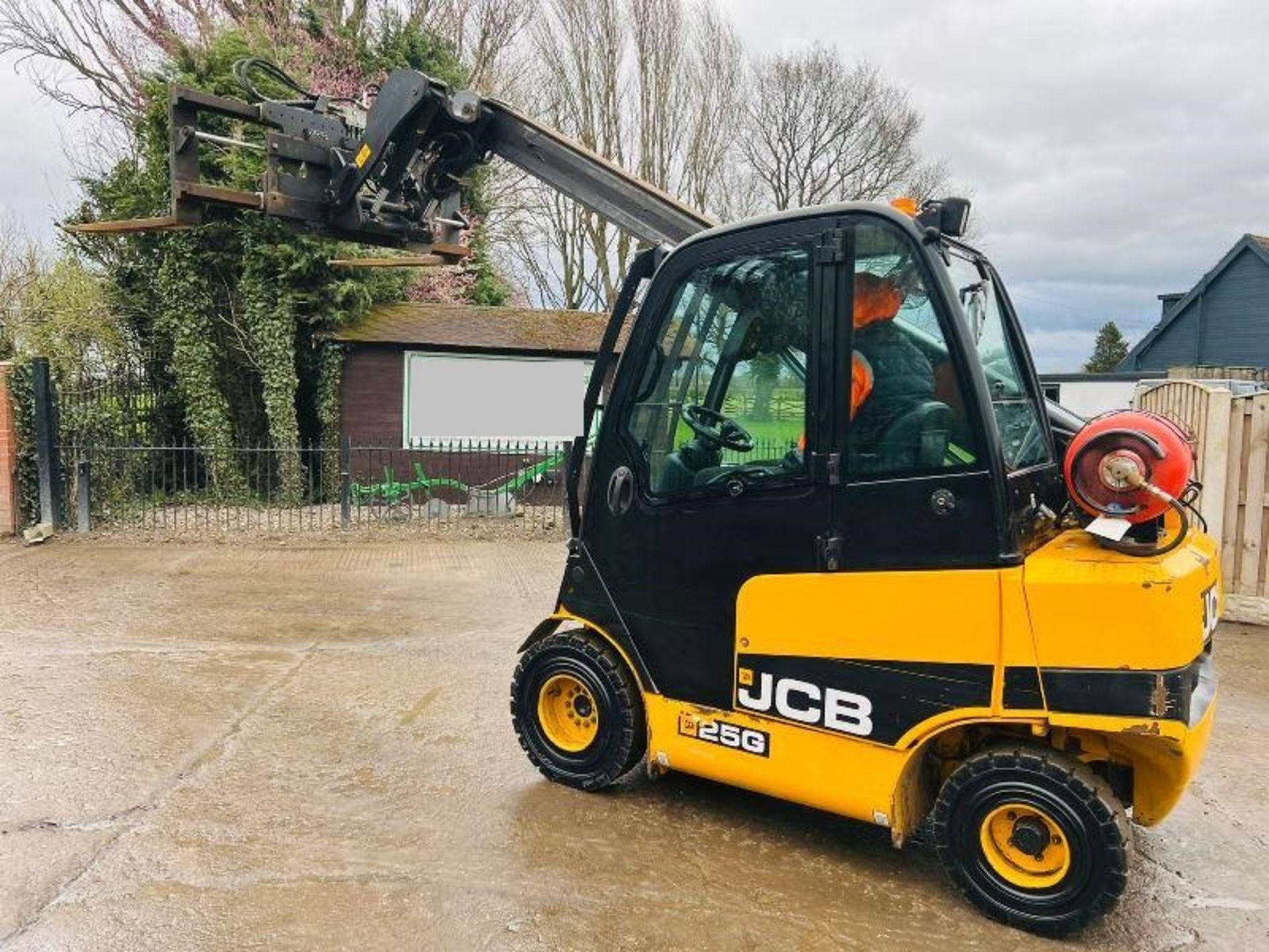 JCB TLT25G TELETRUCK * YEAR 2017 * C/W HYDRAULIC TINE POSITIONER - Image 8 of 19