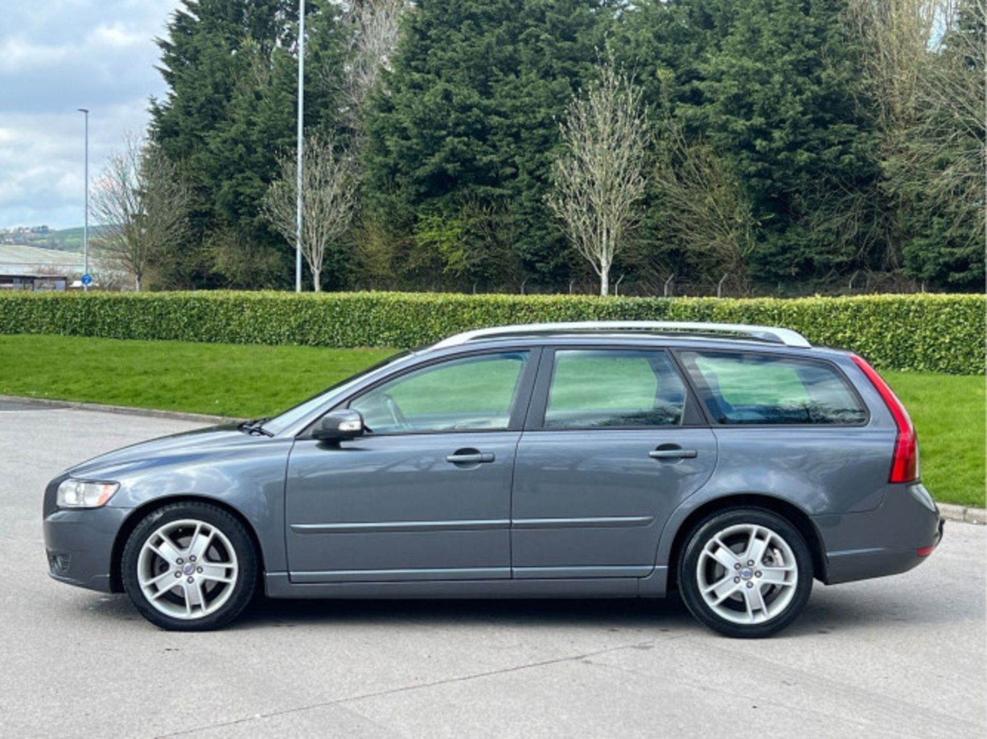 VOLVO V50 2.0D SE LUX EURO 4 5DR (2008) - Image 9 of 81