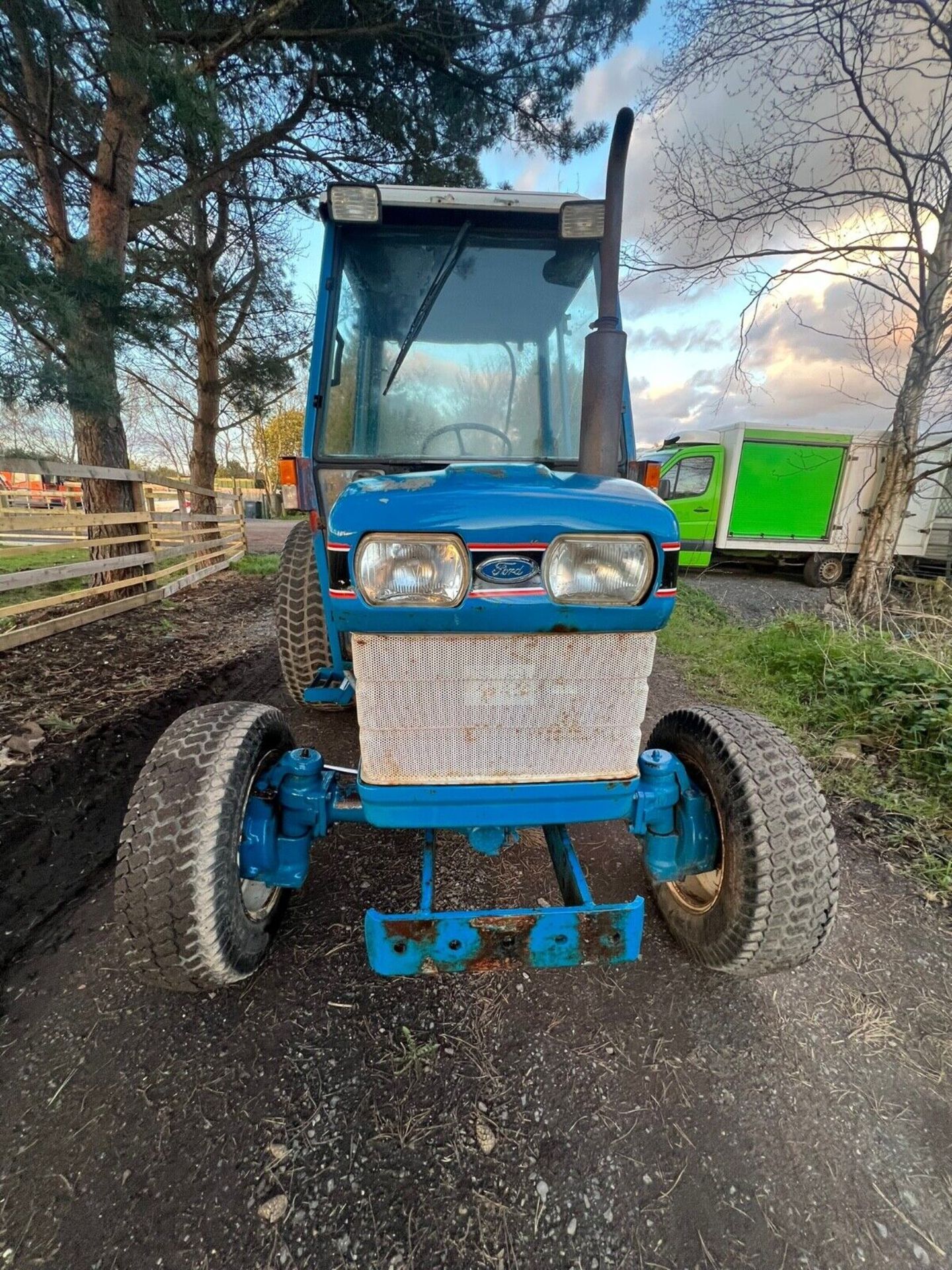 FORD TRACTOR 1920 COMPACT TRACTOR 4X4 4WD CABBED UTILITY GARDEN TURF TYRES - Image 5 of 13