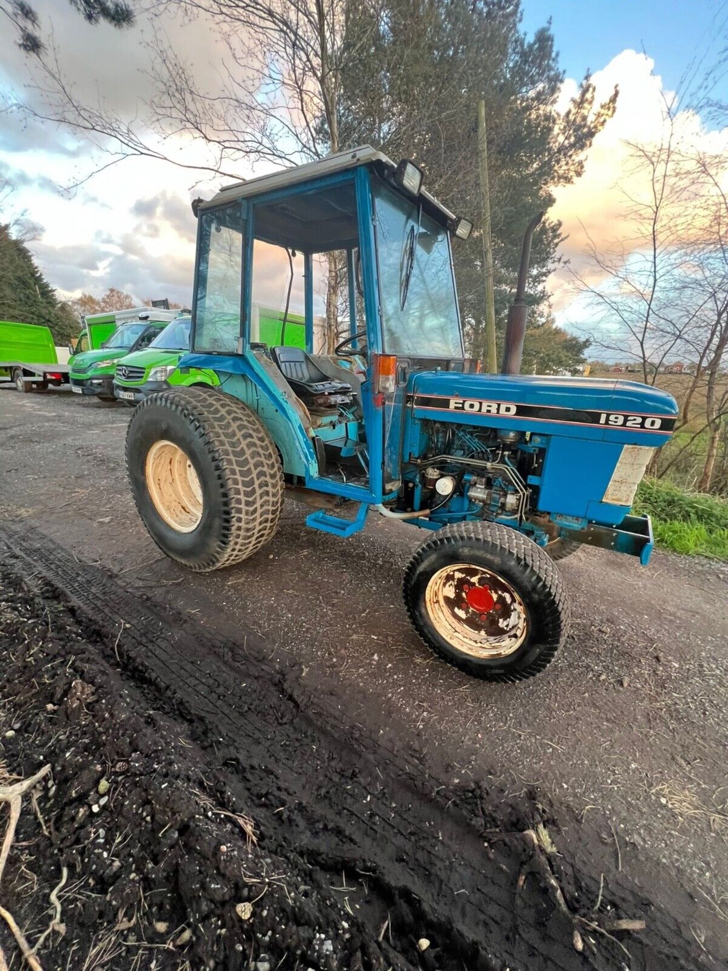 FORD TRACTOR 1920 COMPACT TRACTOR 4X4 4WD CABBED UTILITY GARDEN TURF TYRES - Image 13 of 13