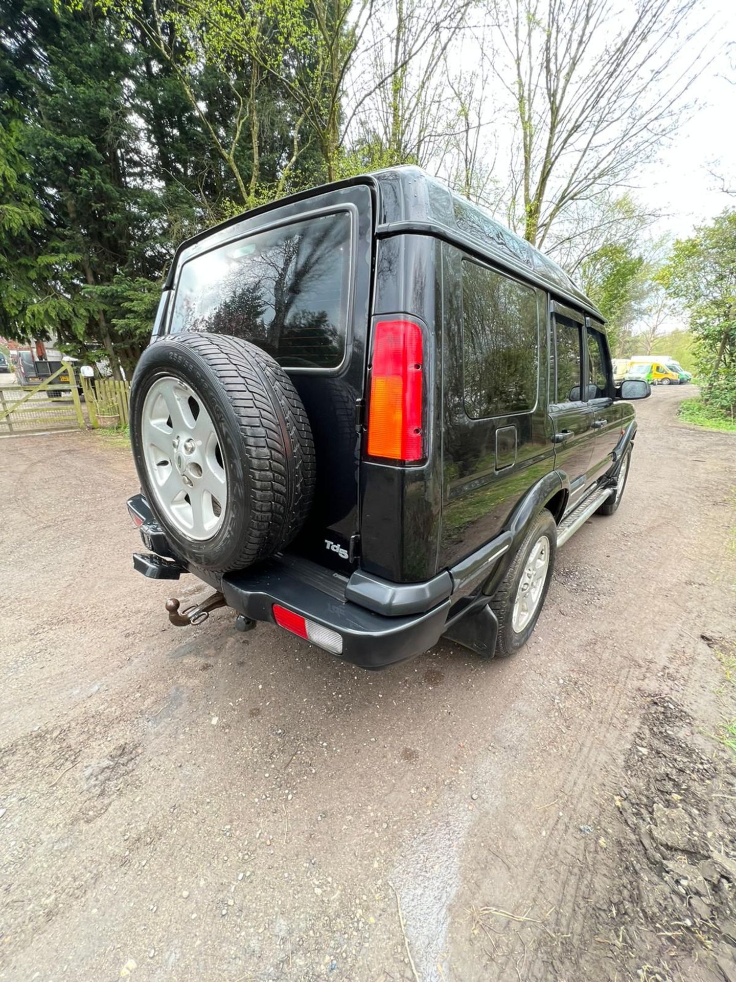 2002 52 PLATE LAND ROVER DISCOVERY 2 SUV ESTATE - TD5 - TOP OF THE RANGE - HALF LEATHER SEATS - Image 14 of 15