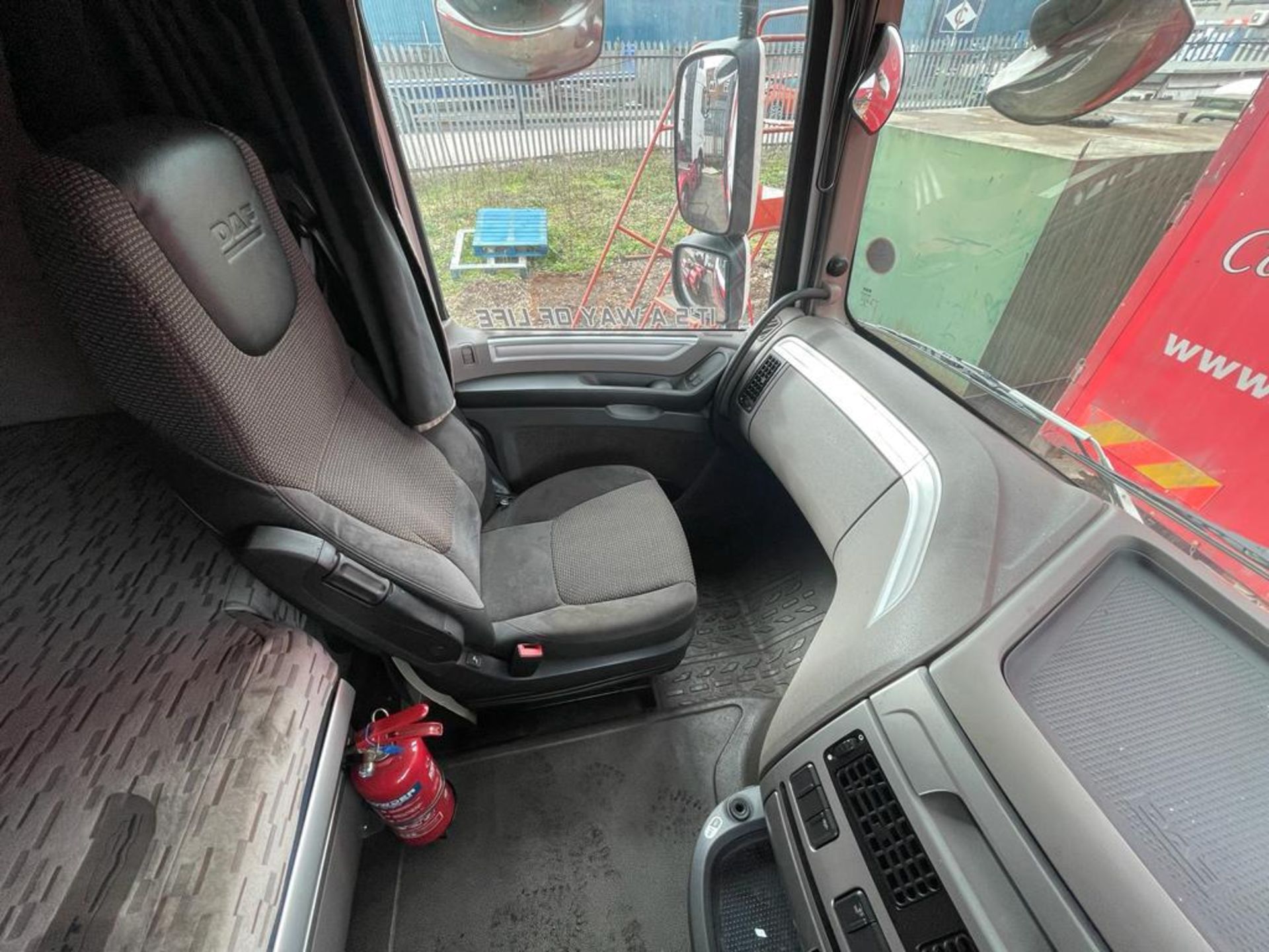 2015 DAF XF 510 FTG TRACTOR UNIT - FULL DAF INFOTAINMENT SYSTEM - 794011 KMS - Image 7 of 11