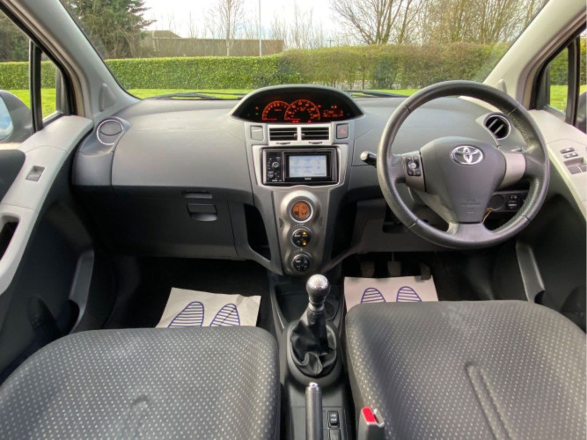 TOYOTA YARIS 1.33 DUAL VVT-I T SPIRIT EURO 5 (S/S) 5DR (2011) - Image 29 of 60