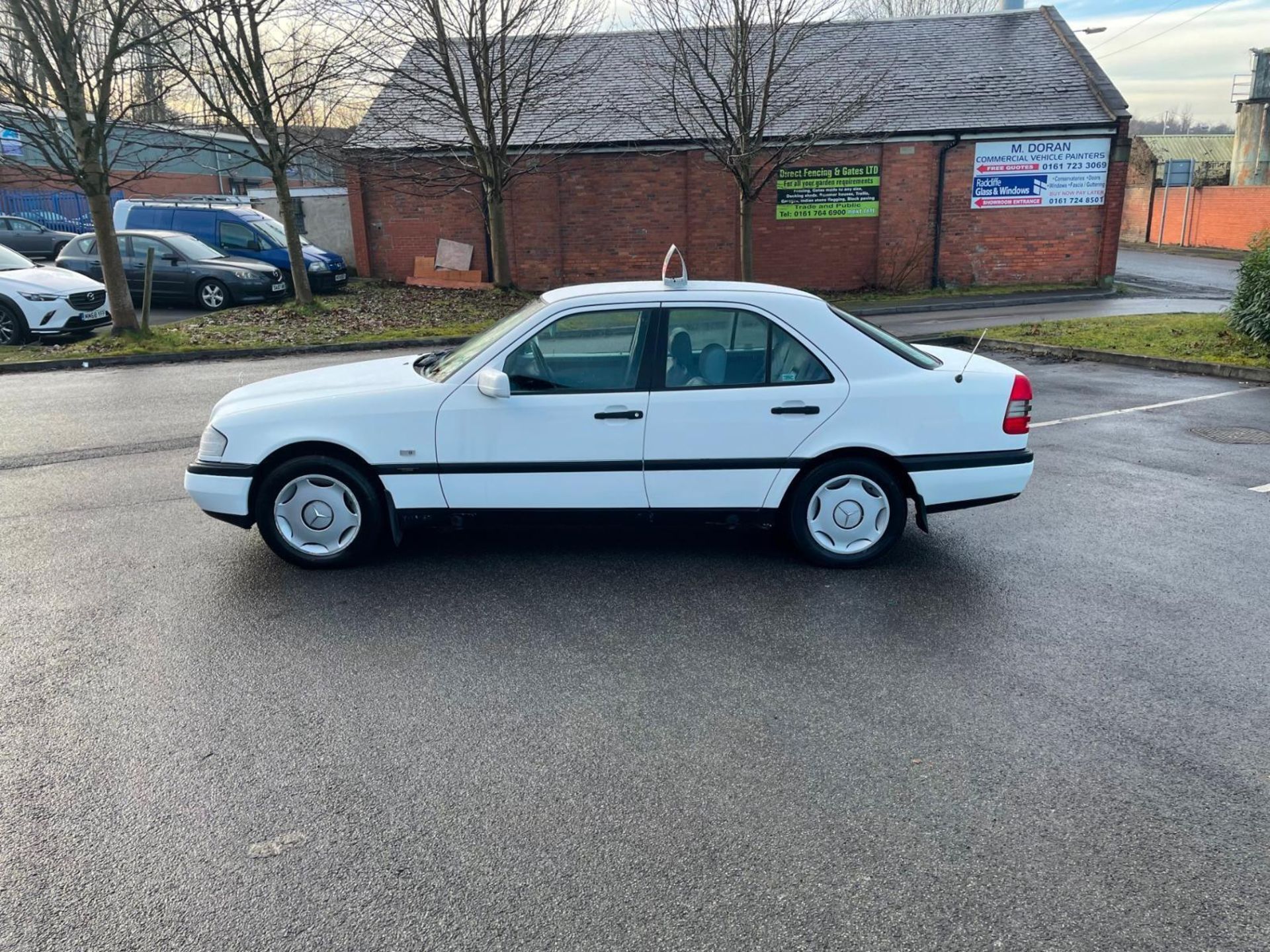 1996 MERCEDES-BENZ C CLASS C250 D CLASSIC 4DR SALOON DIESEL MANUAL - Image 6 of 12