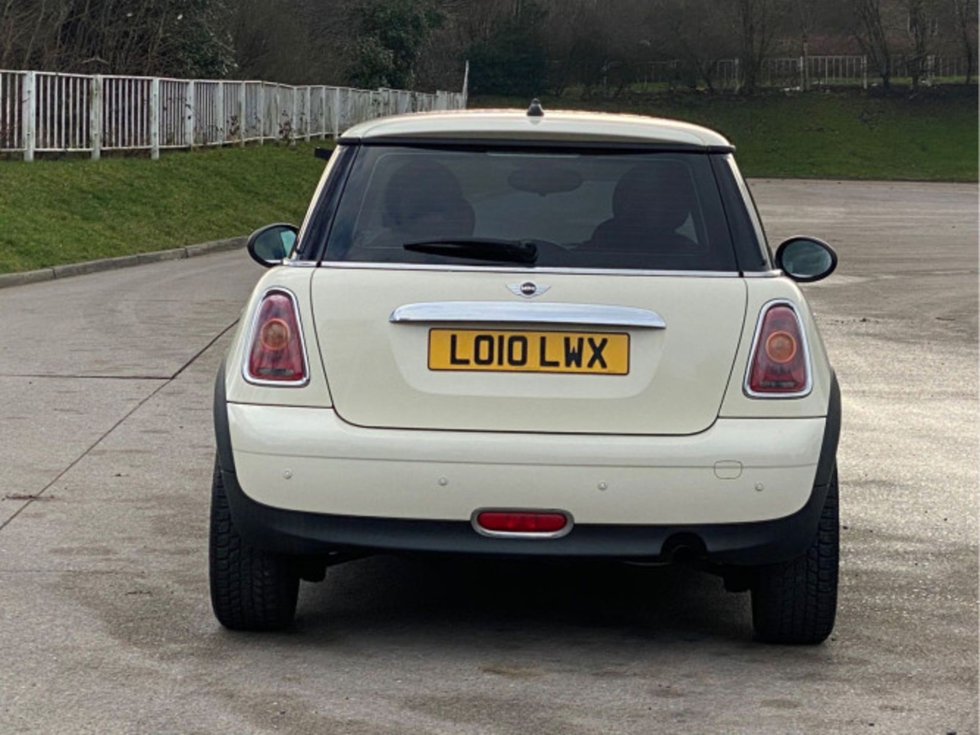 MINI HATCH 1.6 ONE STEPTRONIC EURO 5 3DR (2010) - Image 21 of 41