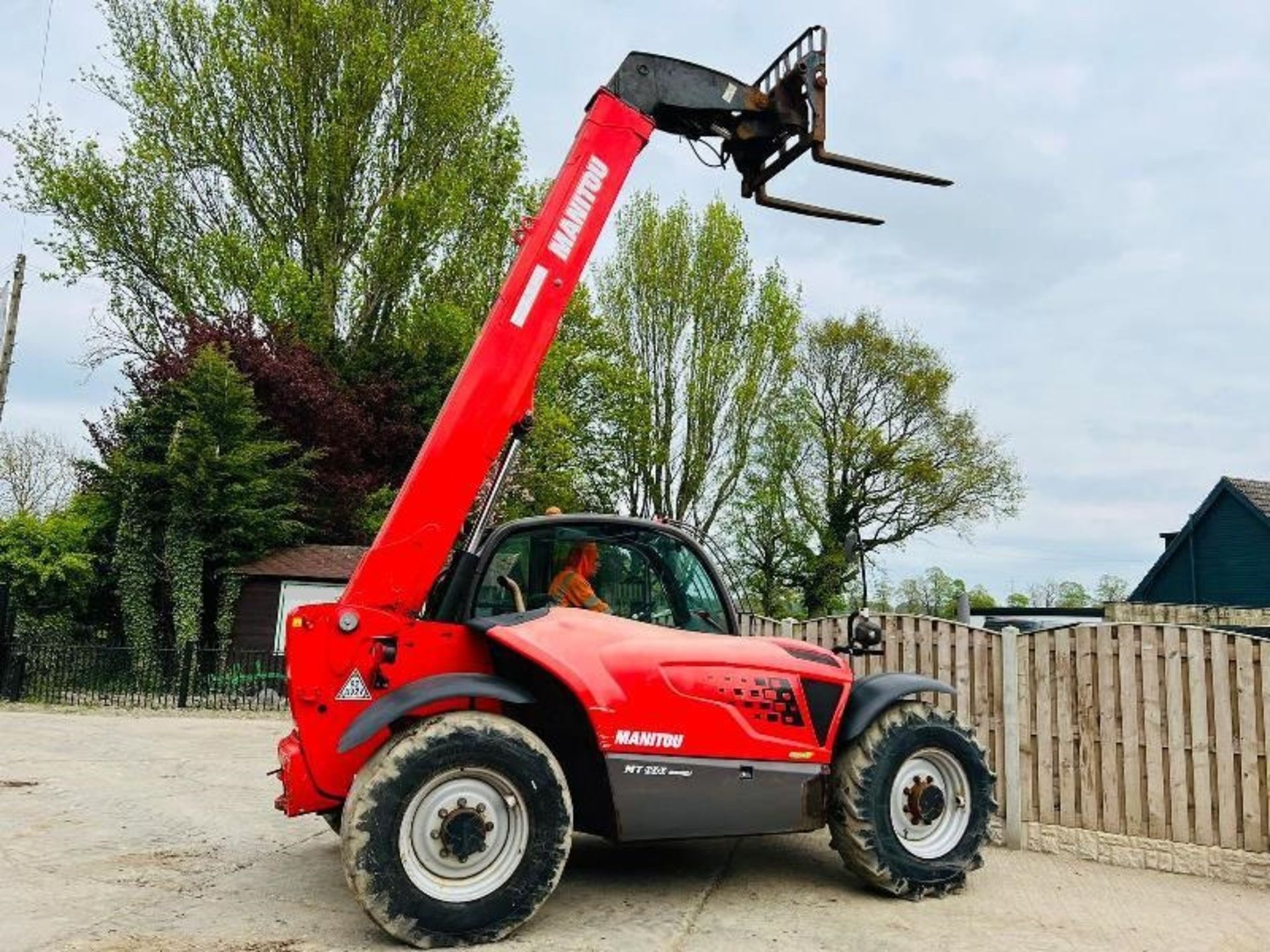 MANITOU MT835 EASY TURB0 4WD TELEHANDLER *YEAR 2019* C/W PALLET TINES - Image 3 of 19