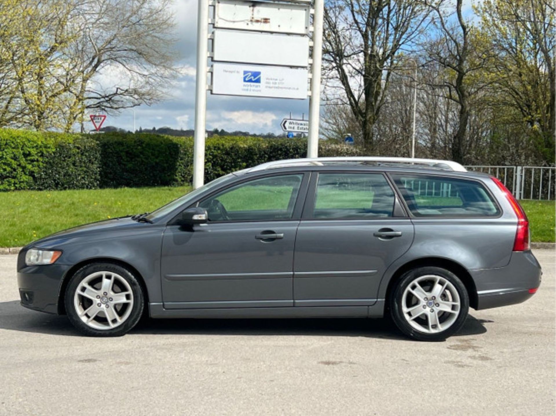 VOLVO V50 2.0D SE LUX EURO 4 5DR (2008) - Image 12 of 81