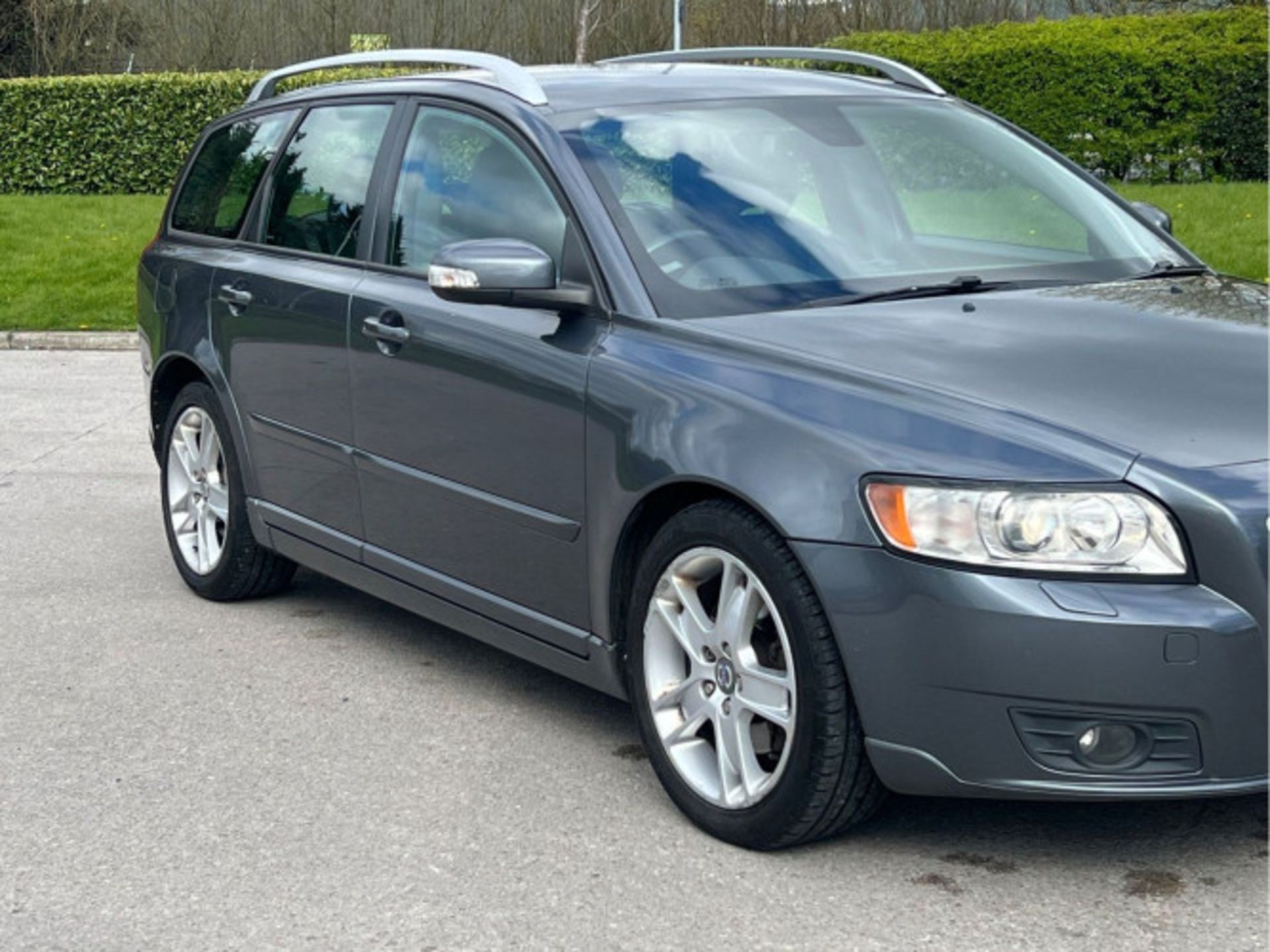 VOLVO V50 2.0D SE LUX EURO 4 5DR (2008) - Image 5 of 81