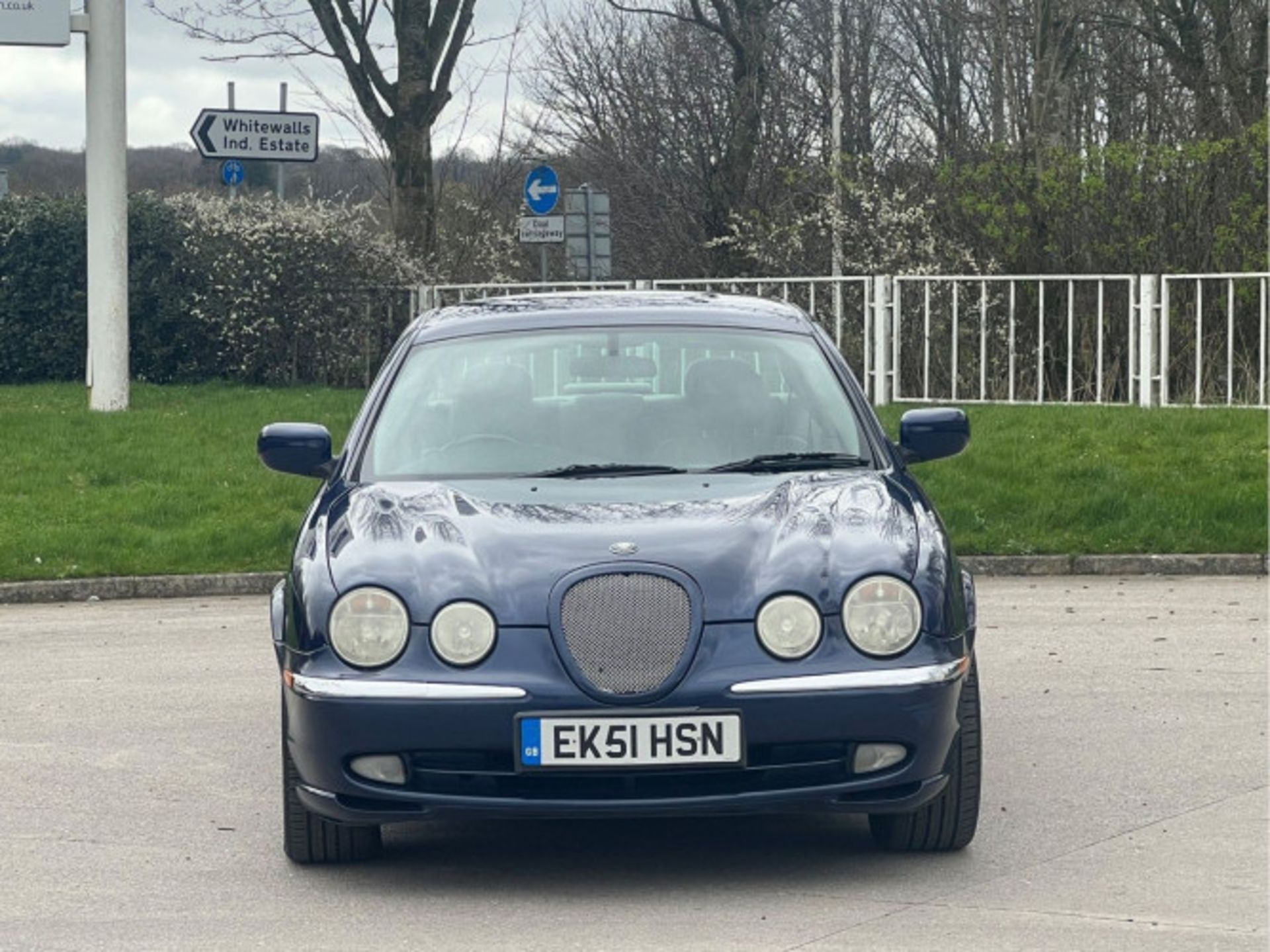 JAGUAR S-TYPE 3.0 V6 SPORT 4DR (2002) - Image 2 of 50