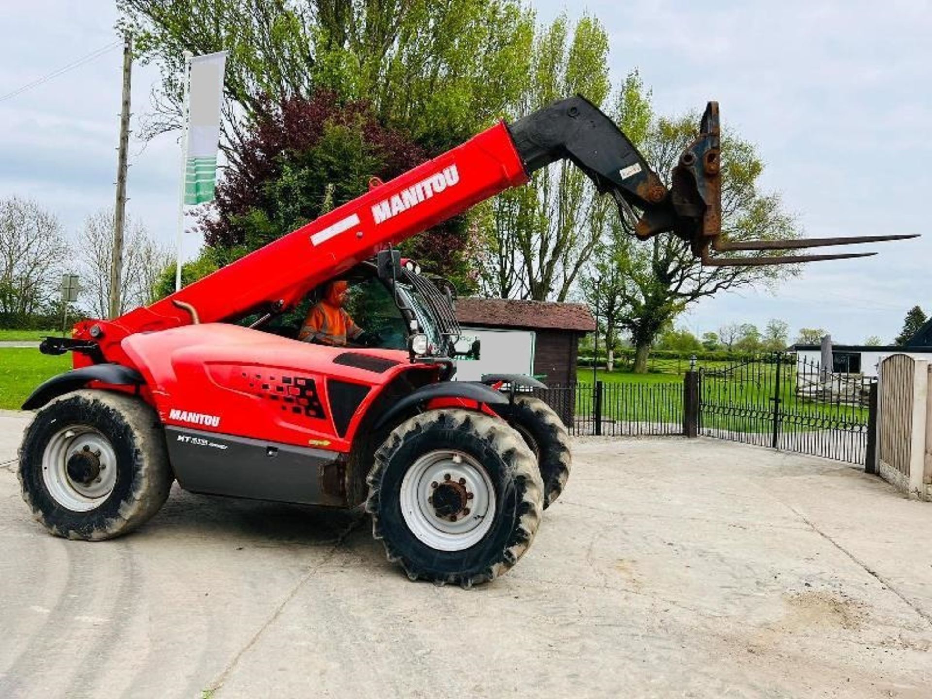 MANITOU MT835 EASY TURB0 4WD TELEHANDLER *YEAR 2019* C/W PALLET TINES - Image 9 of 19