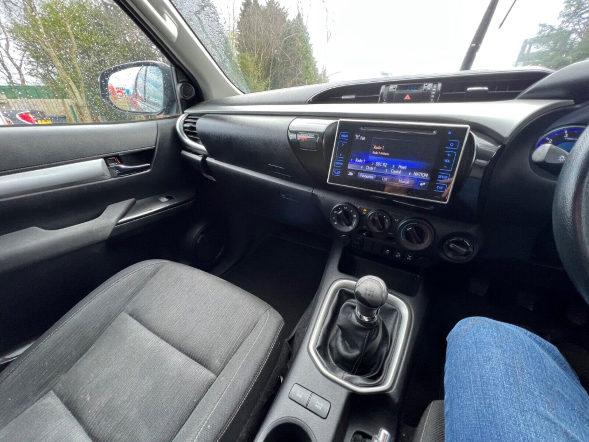 2017 TOYOTA HILUX D4D - 72K MILES FROM NEW - FULL SERVICE HISTORY - Image 14 of 15