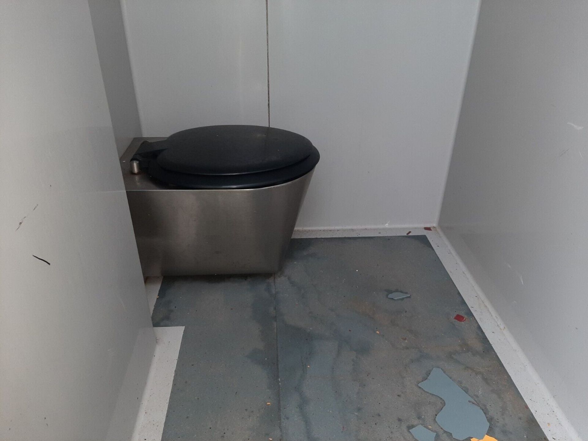 CANTEEN OFFICE CONTAINER TOILET GENERATOR ANTI VANDAL - Image 7 of 8
